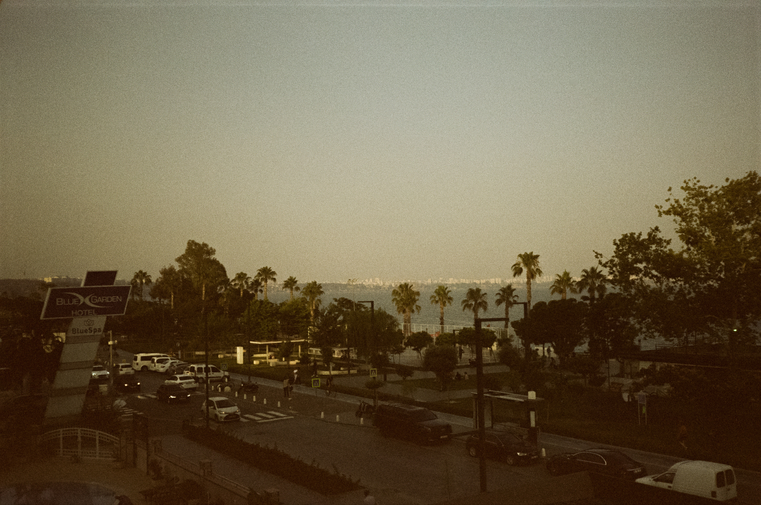 Набережная Антальи на просроченную пленку Kodak Gold 200