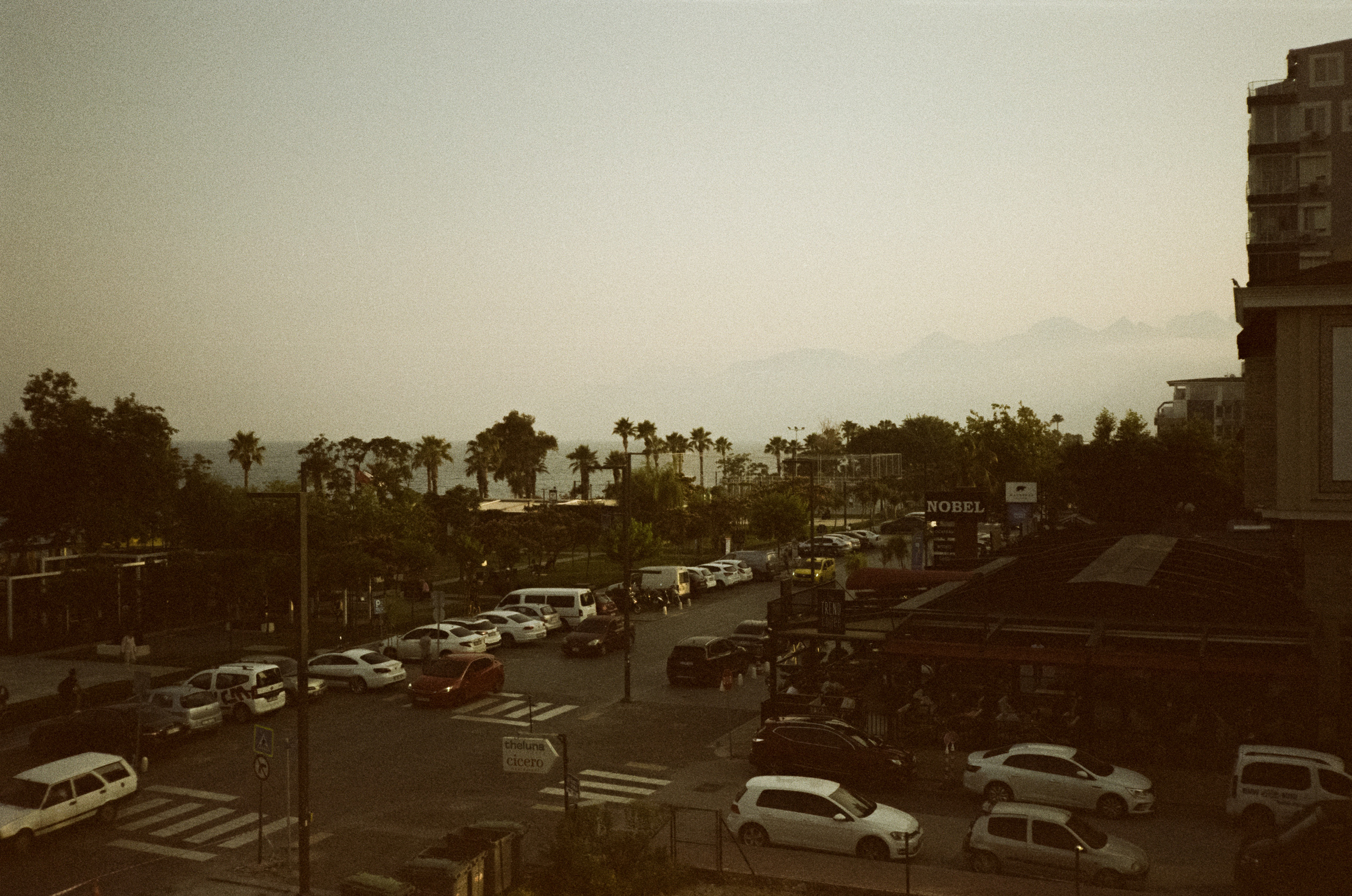 Набережная Антальи на просроченную пленку Kodak Gold 200