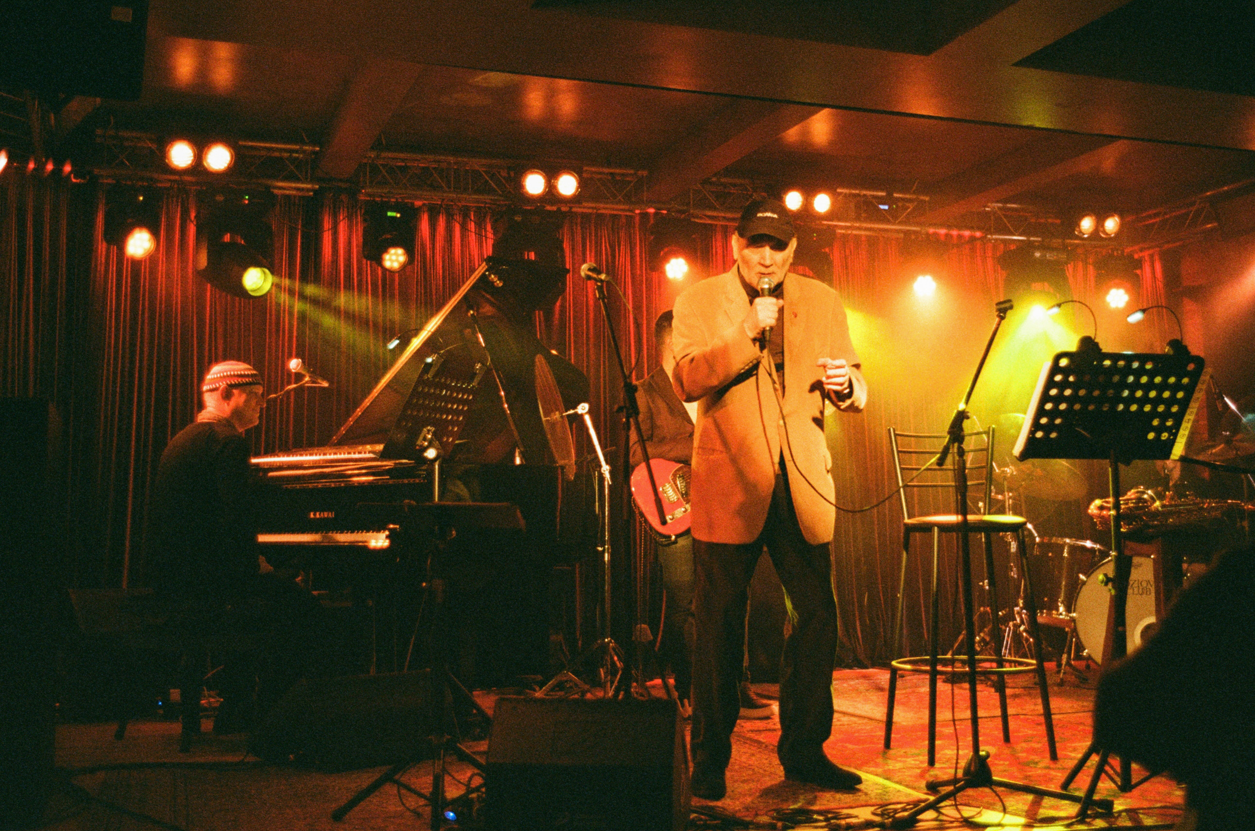 Contax G1 — Carl Zeiss Planar T 35 mm f2.0 (Kodak Ultramax 400)