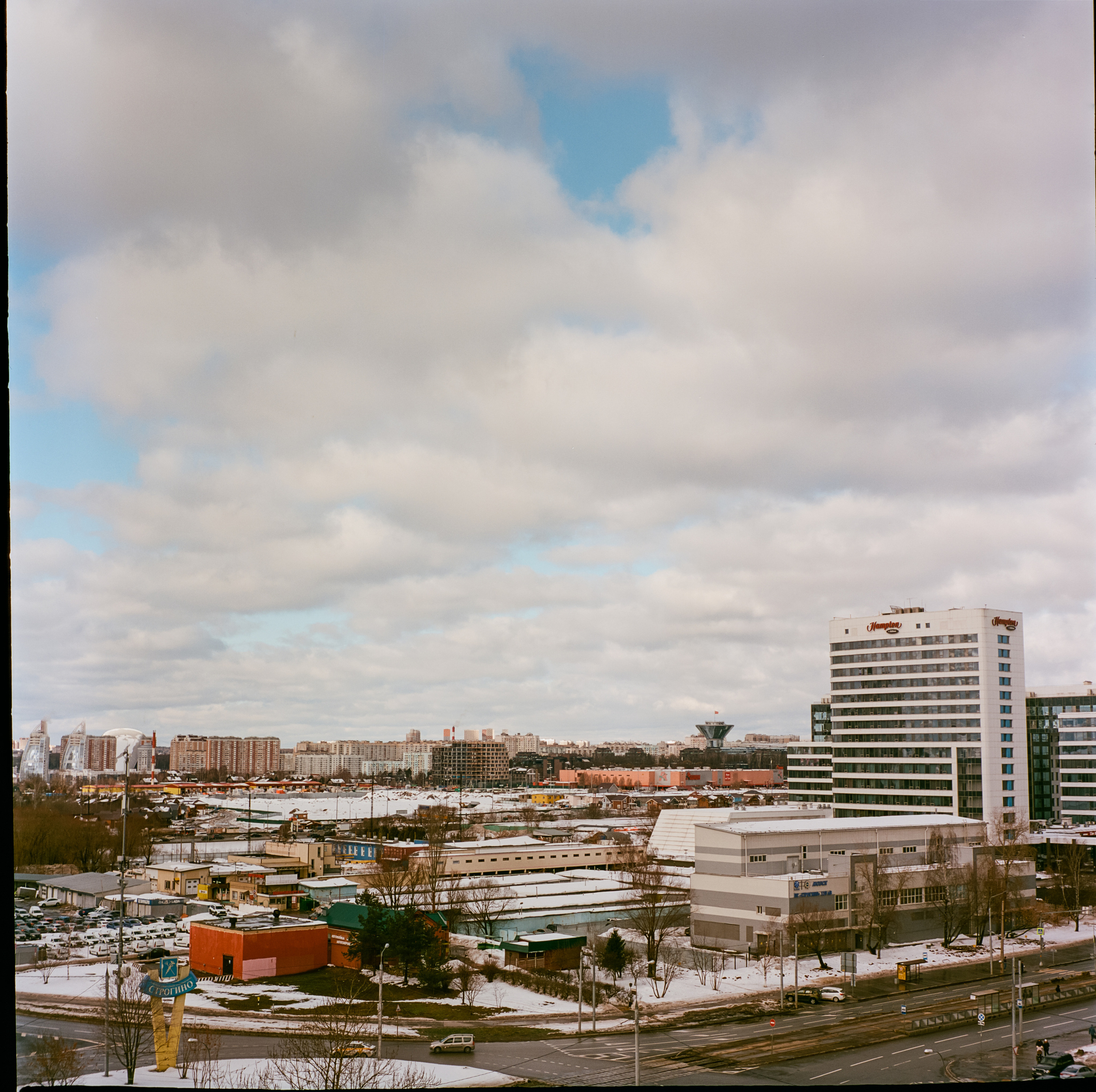 Yashica Mat-124 / Kodak Aerocolor IV