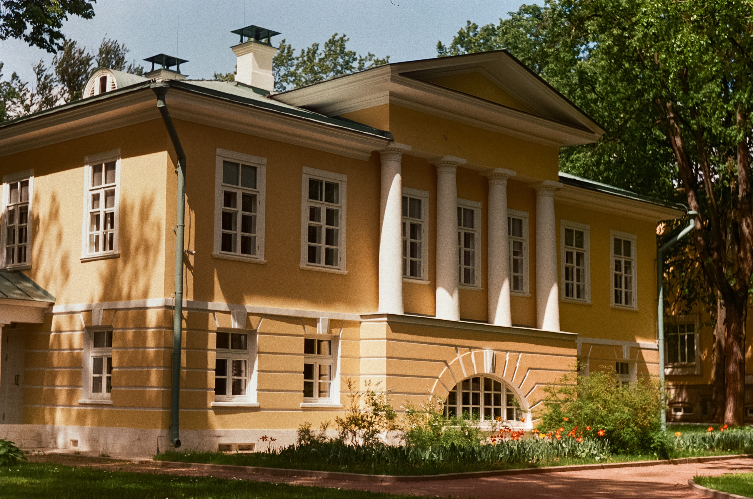 Edixa Reflex-D | Carl Zeiss Jena Biotar 58 mm f2.0 | SFA A-color 125