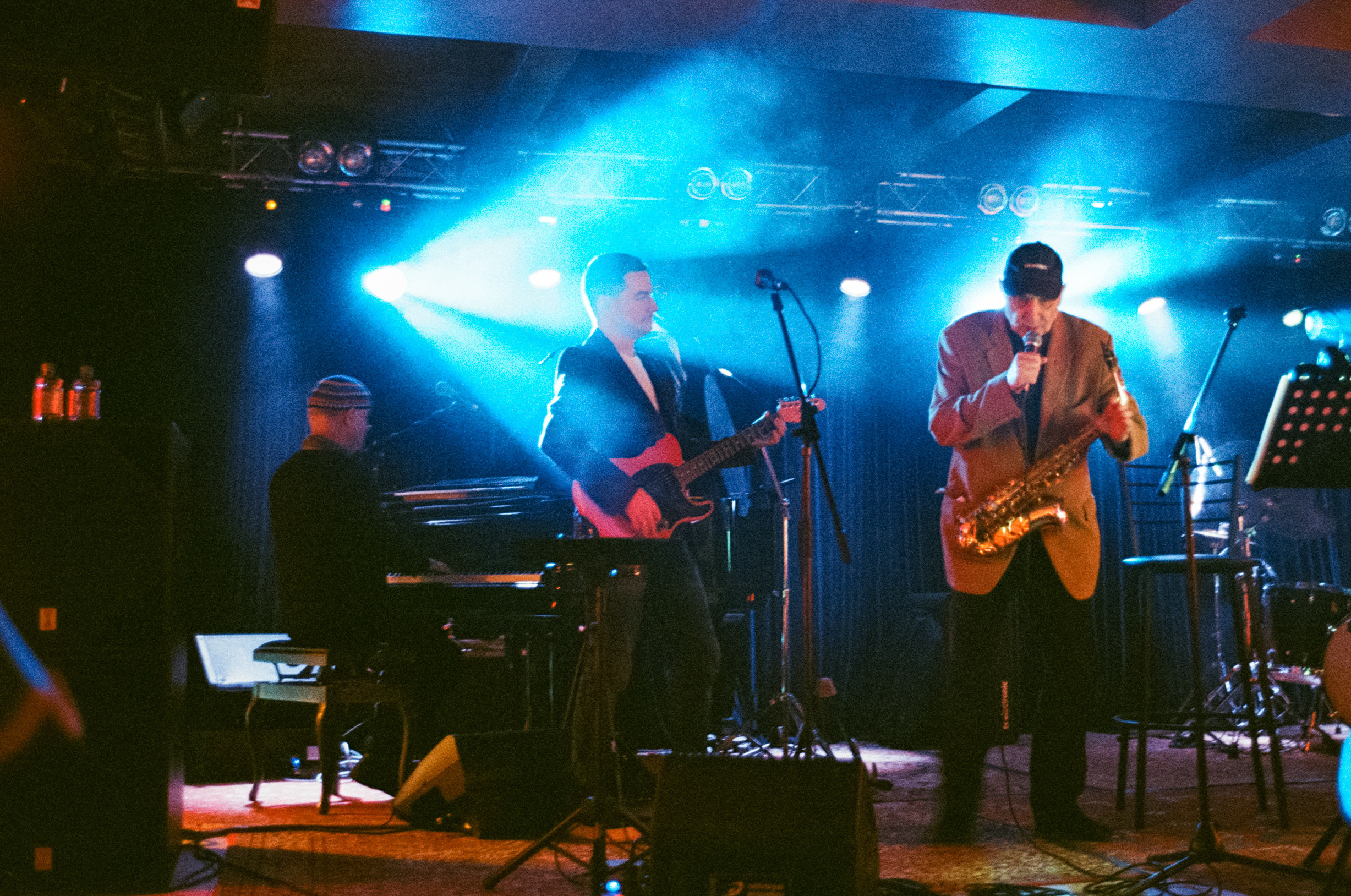 Contax G1 — Carl Zeiss Planar T 35 mm f2.0 (Kodak Ultramax 400)