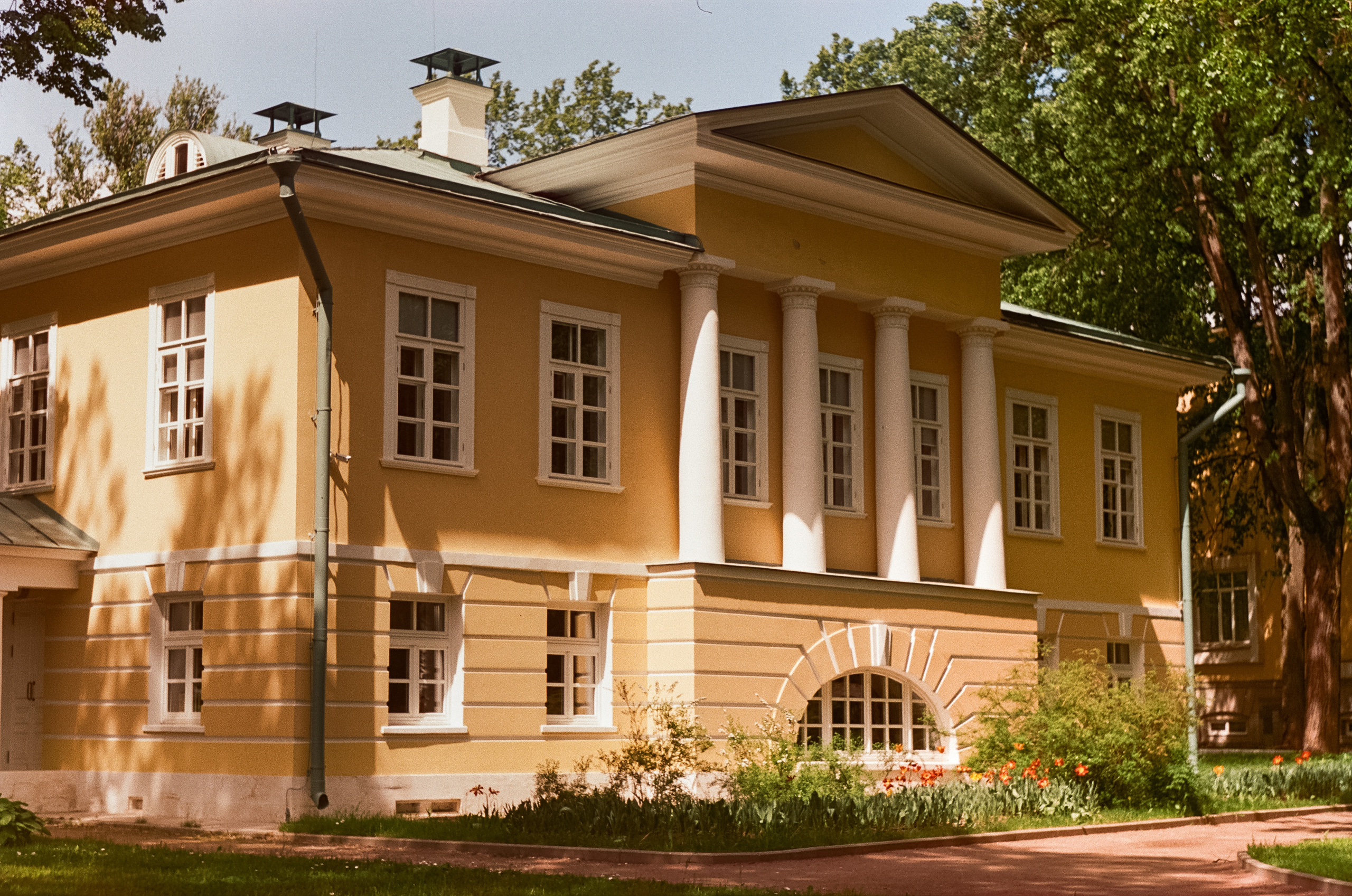 Edixa Reflex-D | Carl Zeiss Jena Biotar 58 mm f2.0 | SFA A-color 125