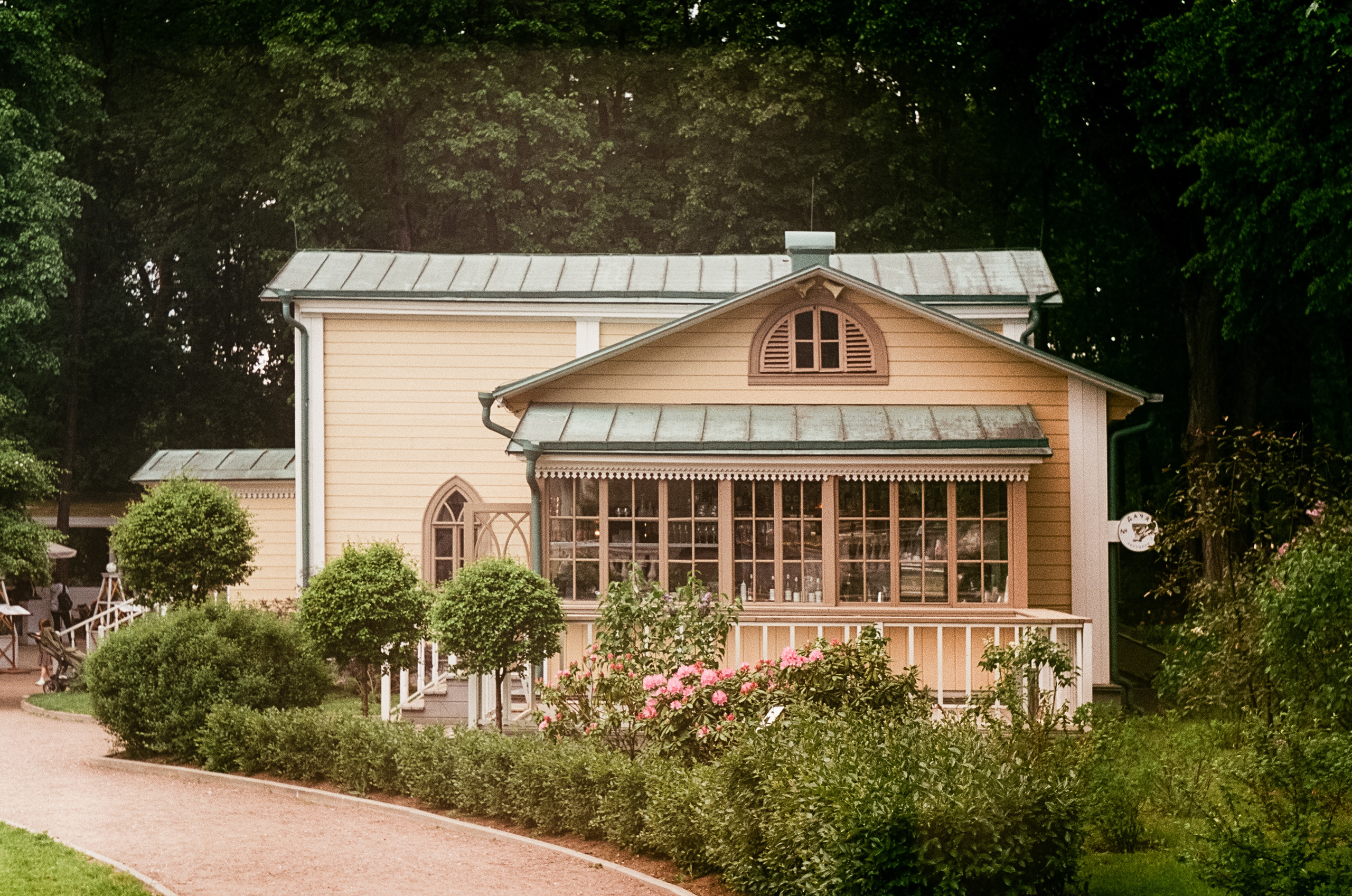 Edixa Reflex-D | Carl Zeiss Jena Biotar 58 mm f2.0 | SFA A-color 125