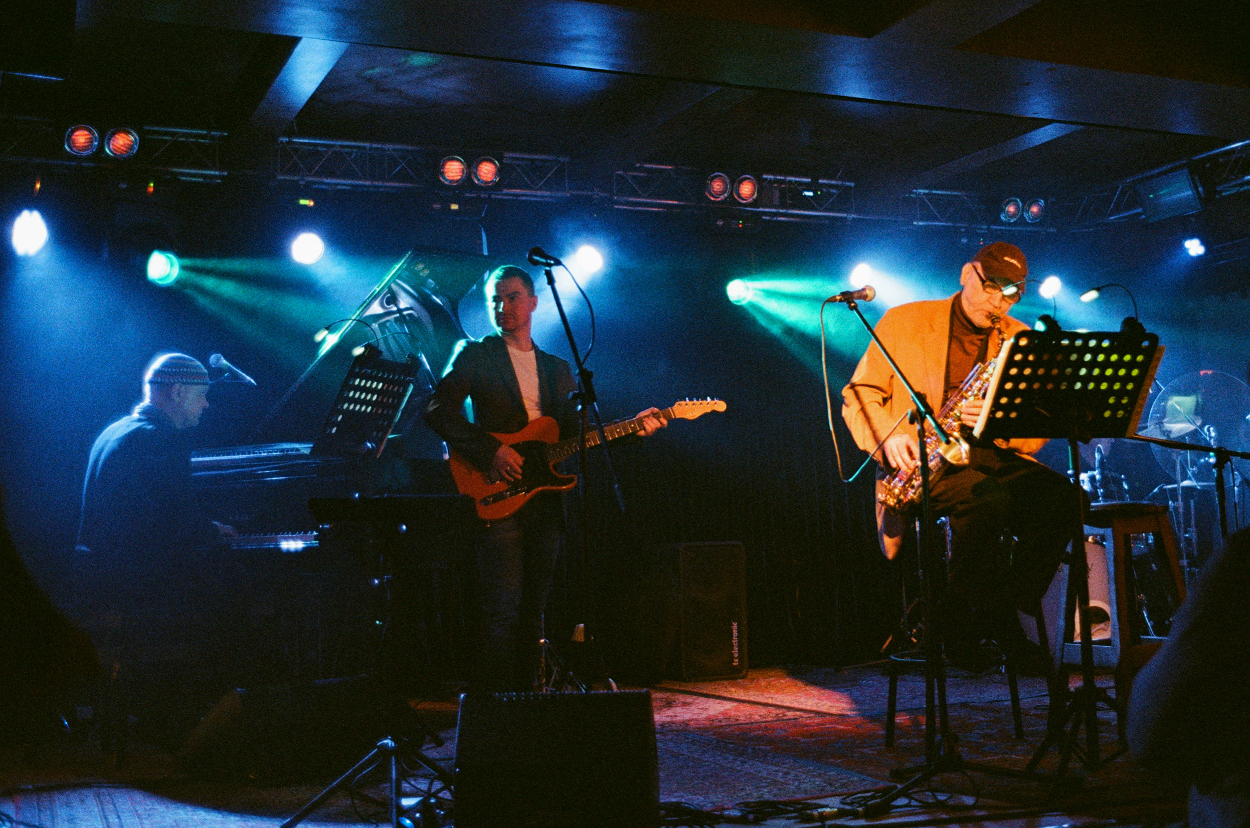 Contax G1 — Carl Zeiss Planar T 35 mm f2.0 (Kodak Ultramax 400)