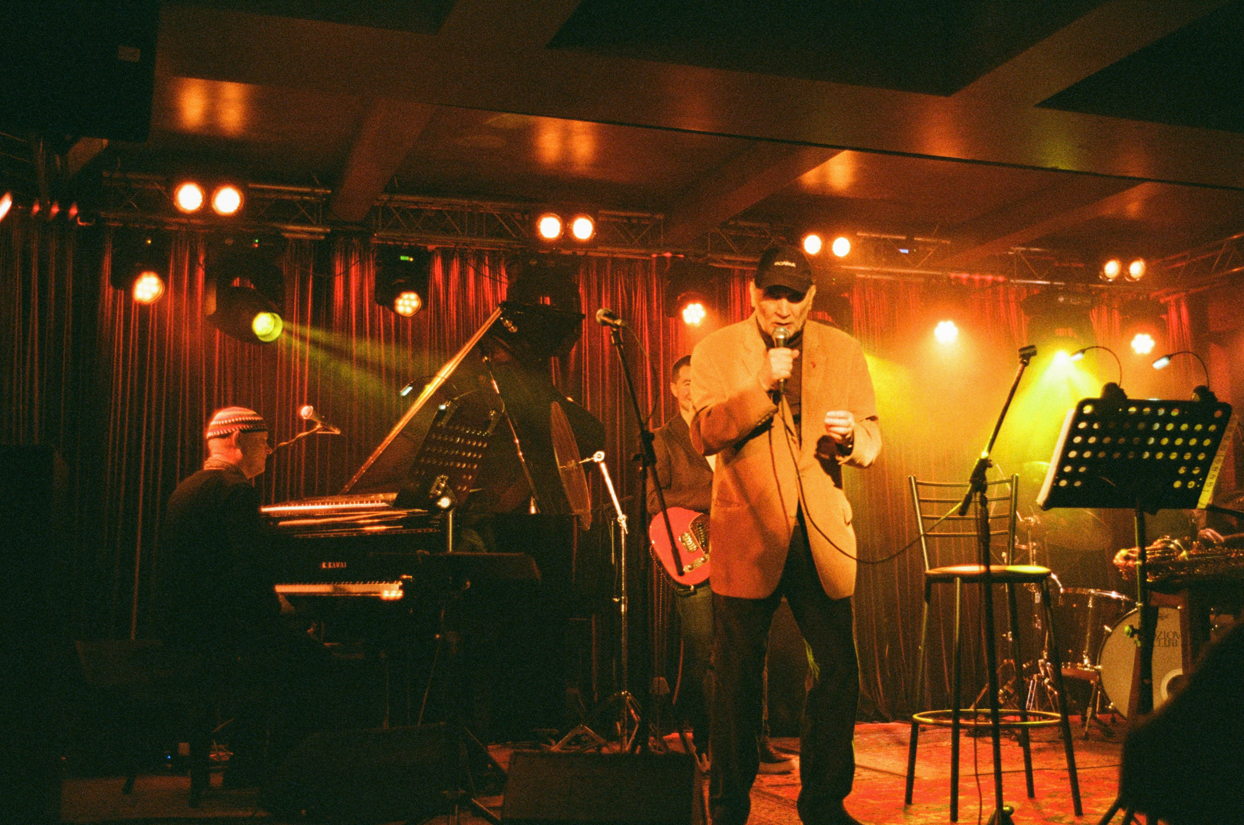 Contax G1 — Carl Zeiss Planar T 35 mm f2.0 (Kodak Ultramax 400)