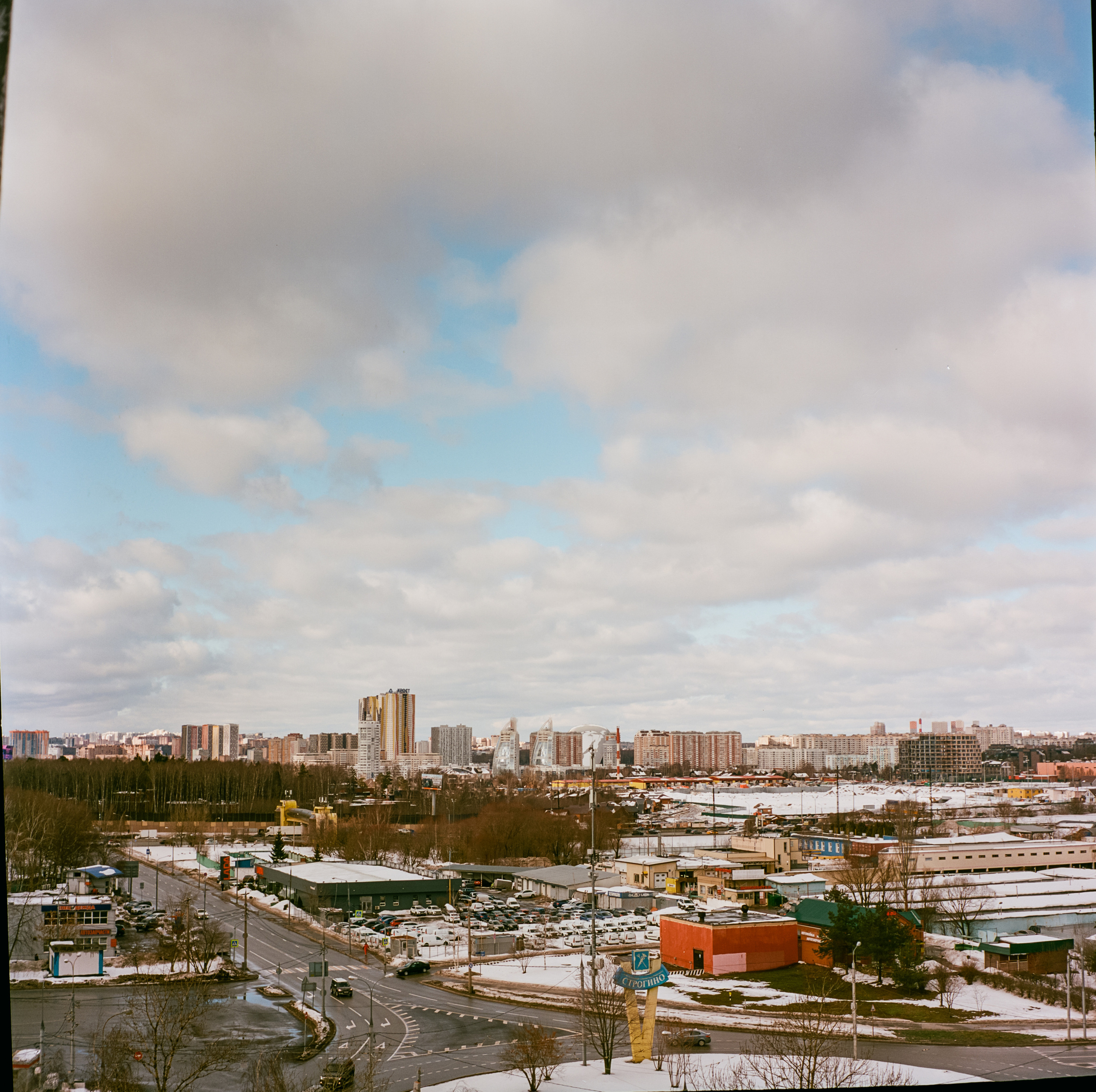 Yashica Mat-124 / Kodak Aerocolor IV