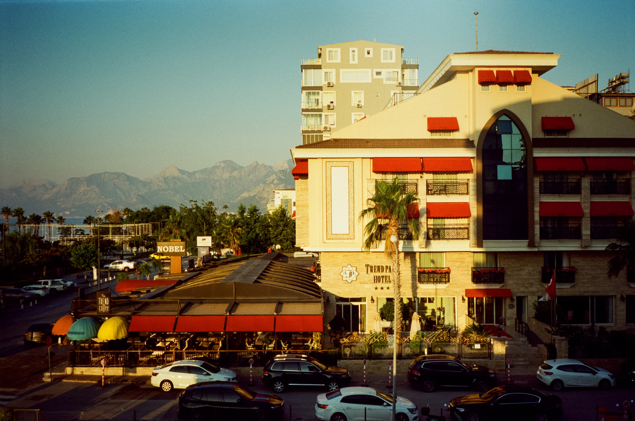 Пляж Коньялты, Анталья, набережная