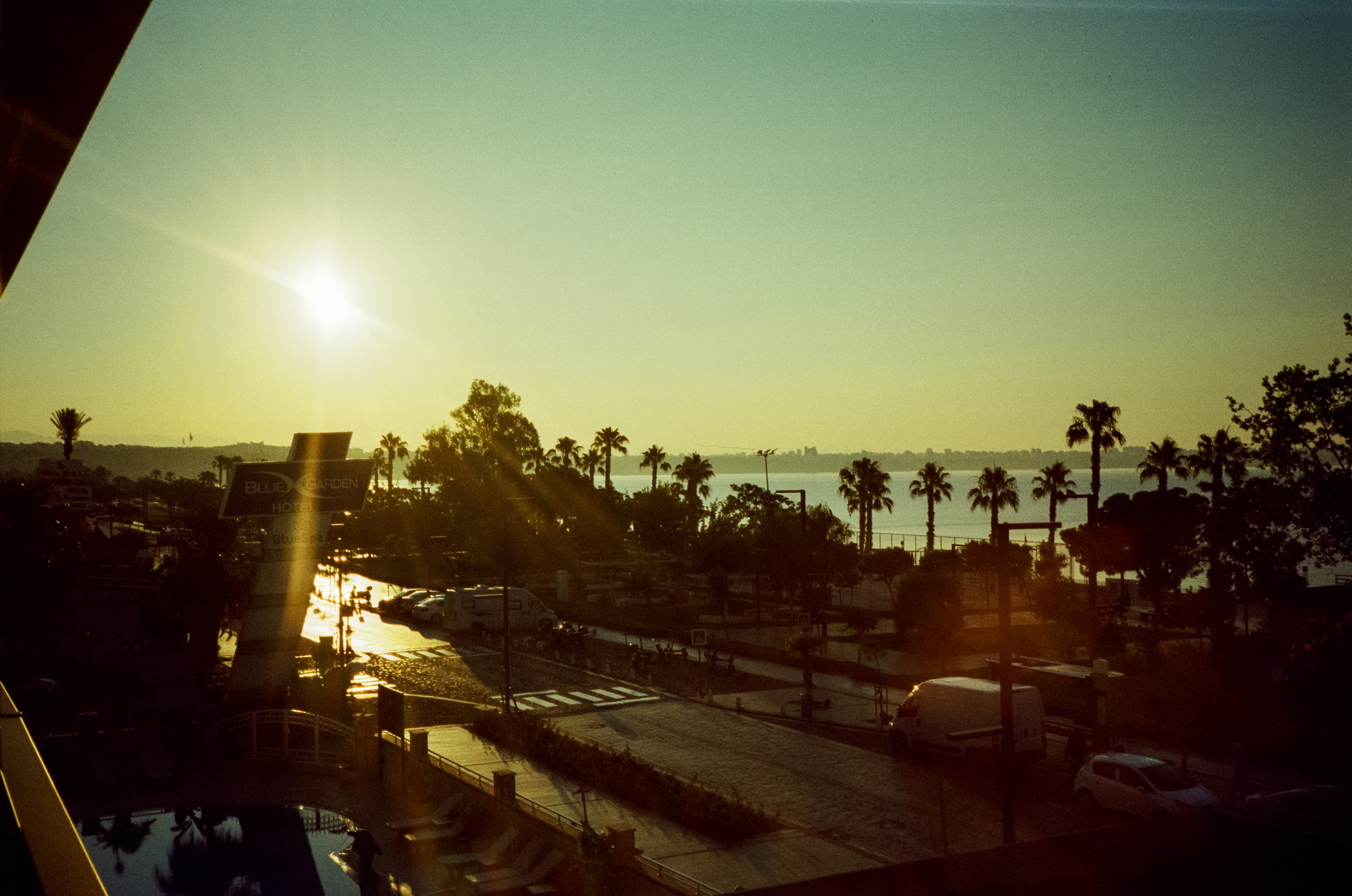 Пляж Коньялты, Анталья, набережная