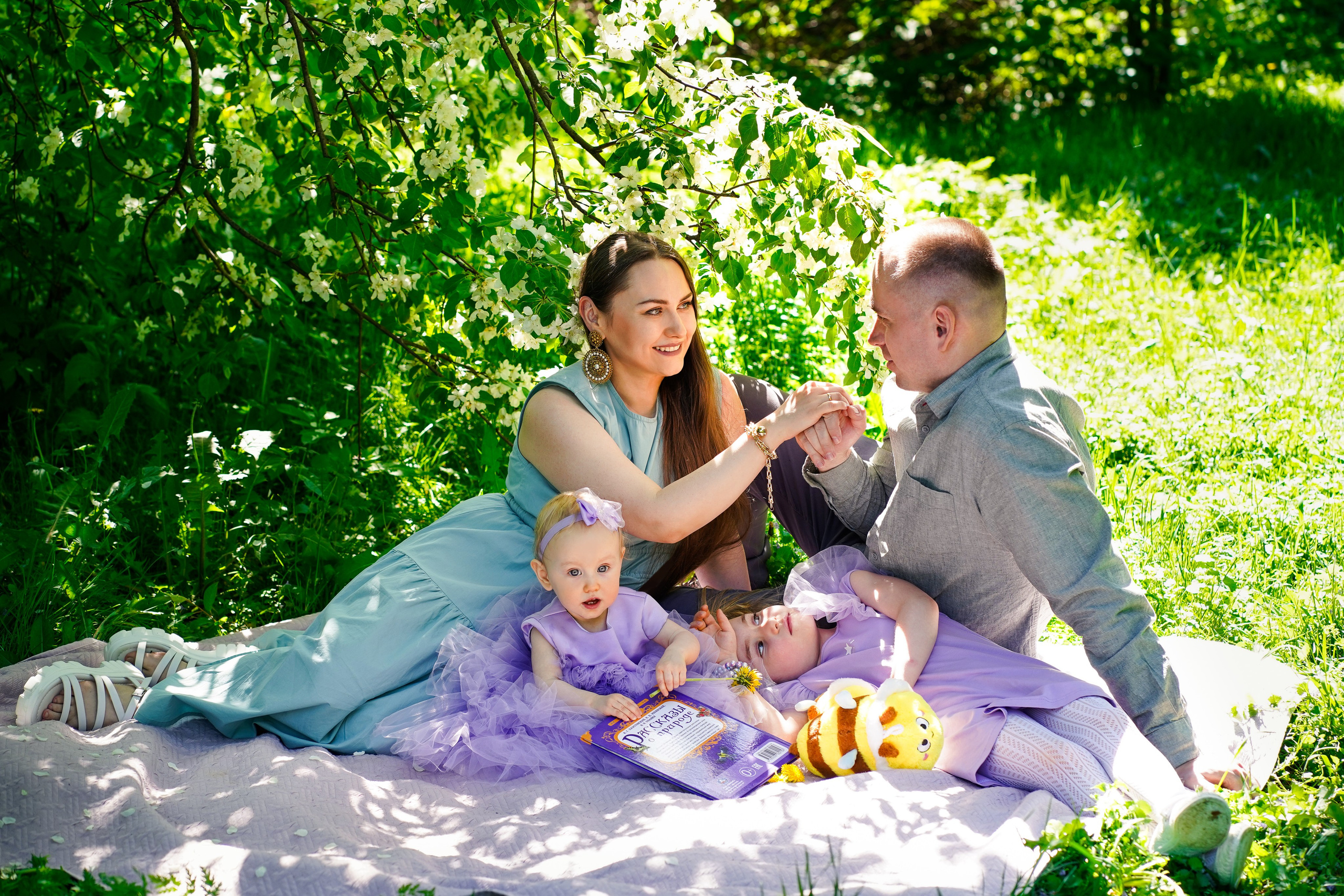 Сиреневая фотосессия на 1 годик. Семейный и портретный фотограф в Екатеринбурге Анна Лобанова