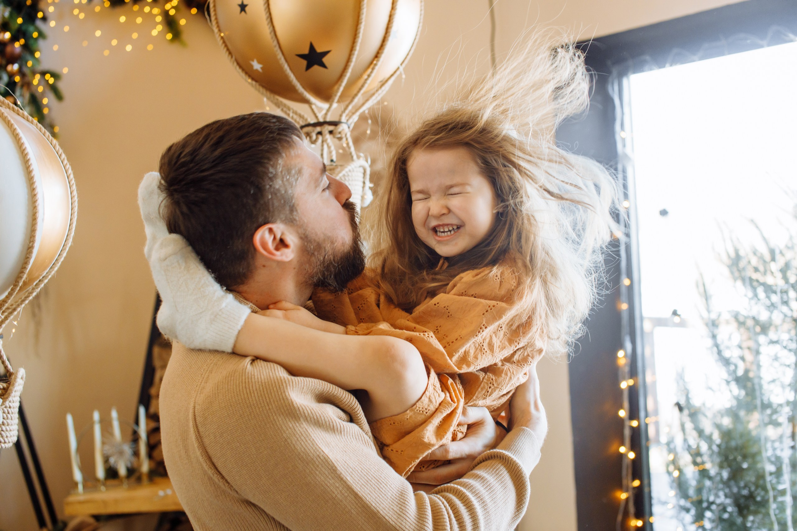 Новогодняя студийная загородном доме. Фотограф, видеограф