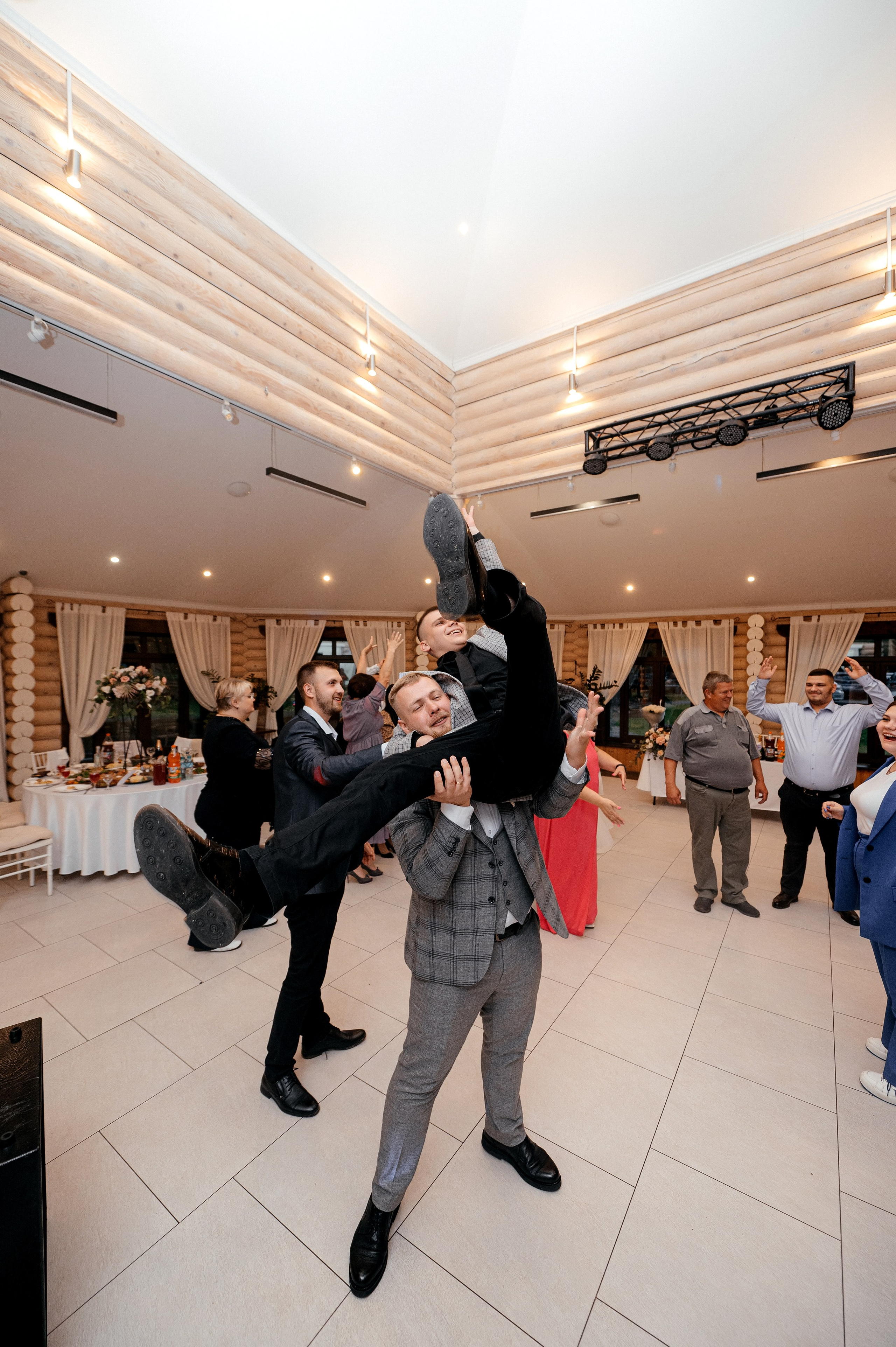 Дождик свадьбе не помеха! Гребнево, Барин. Свадебный и семейный фотограф Виктория Носачёва. Щелково, Москва и МО