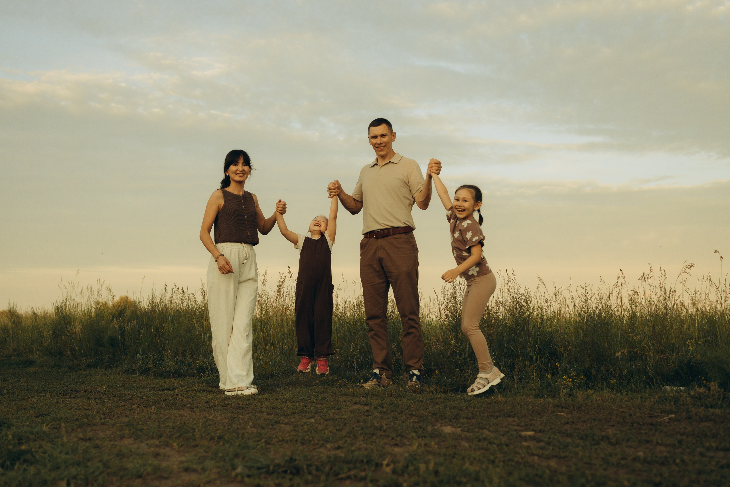 На природе. Семейный фотограф Новосибирск Фотограф на выписку Новосибирск