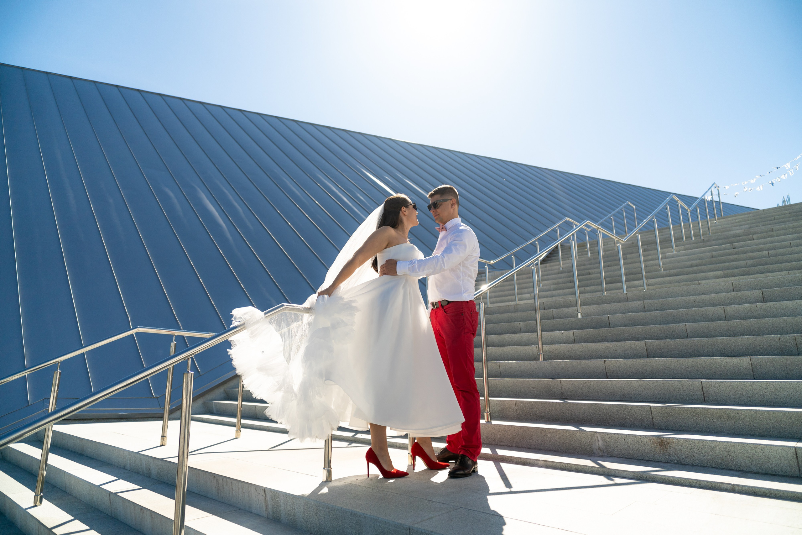 Красивые места для свадебной фотосессии летом в Санкт-Петербурге. Свадебный фотограф Александр Невский в Санкт-Петербурге