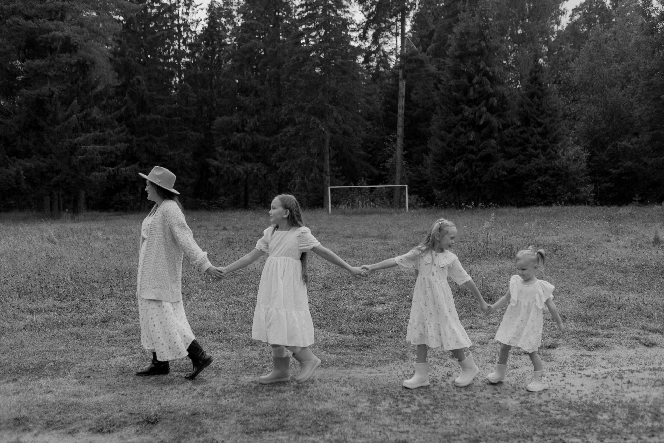 Мама Алина, Маша, Дина и Анечка. Фотограф Татьяна Семенова