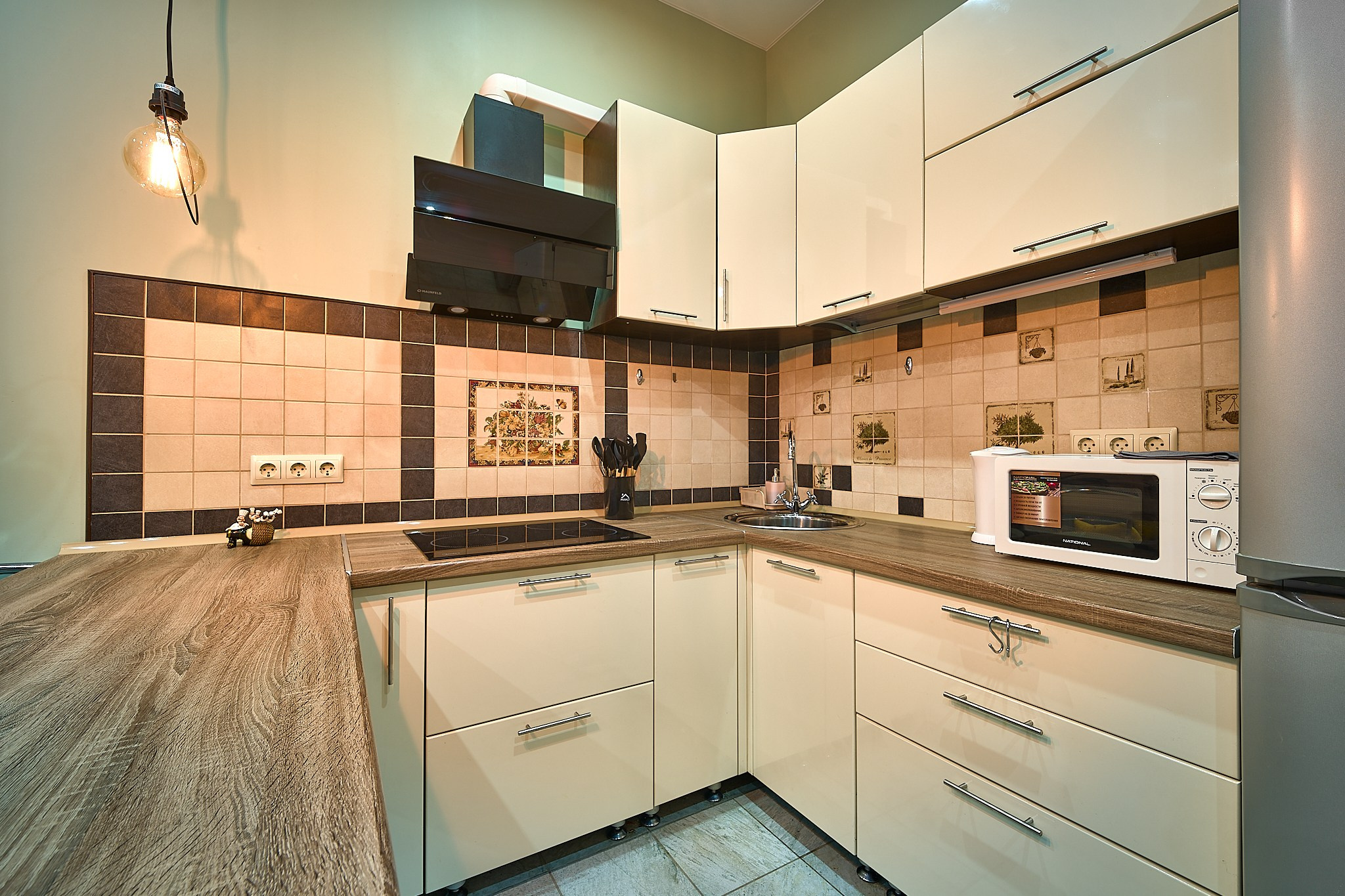 Однушка для посуточной сдачи. Заказчик — АН «Борисов». Главная