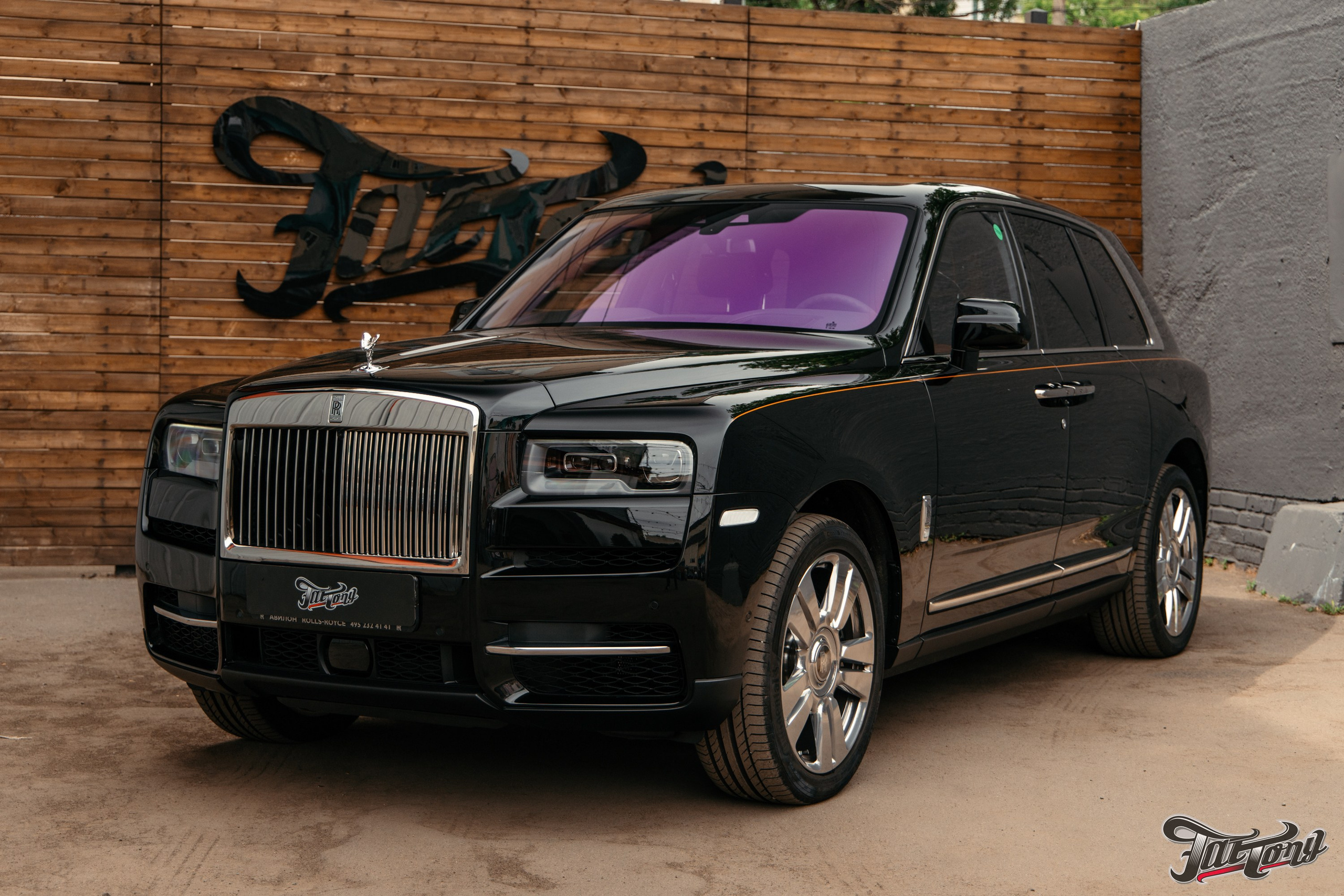 Rolls-Royce Cullinan оклейка в матовый полик, полный антихром. DeLorein
