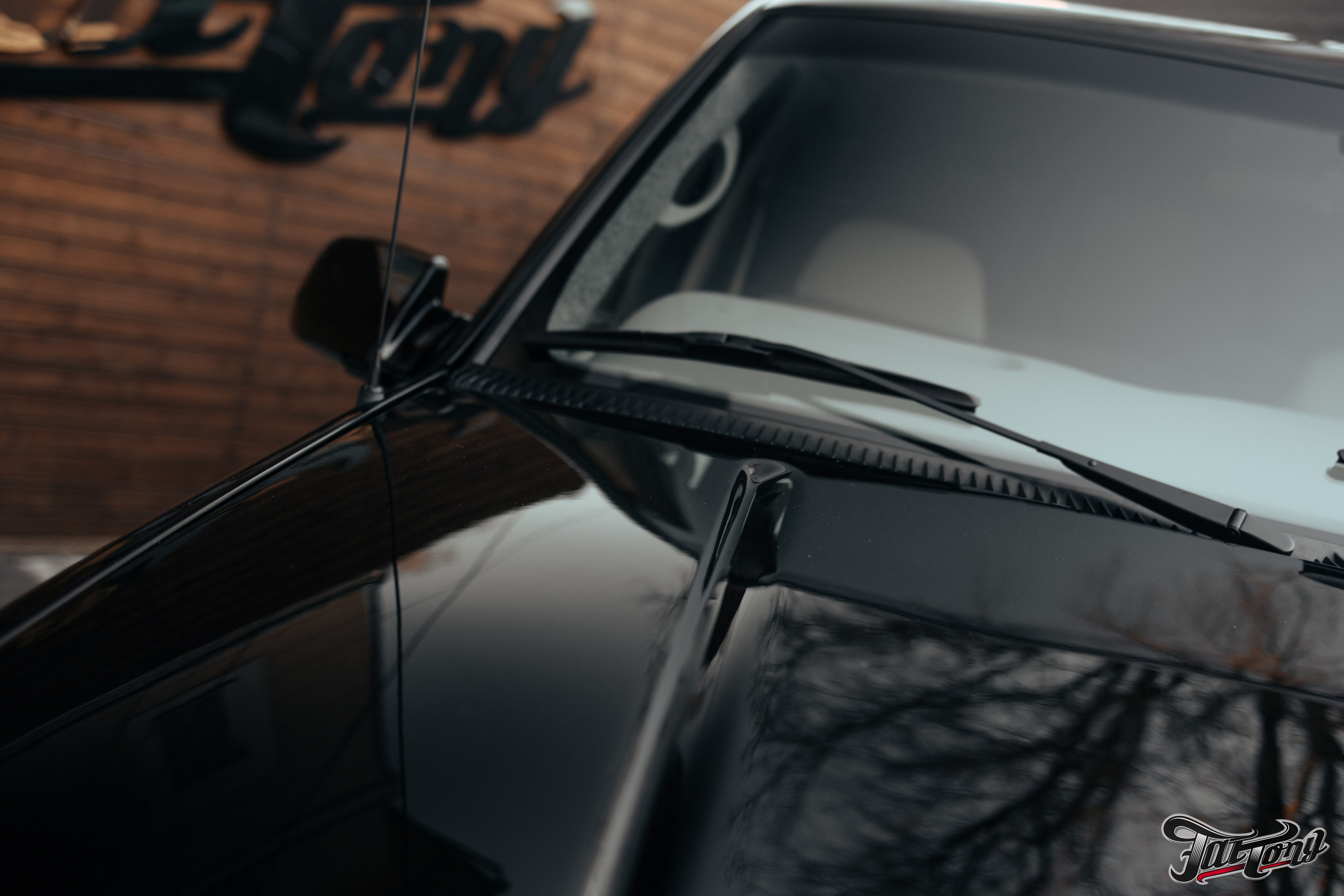 Chevrolet Tahoe I ремонт по кузову и окрас, пошив салона. DeLorein