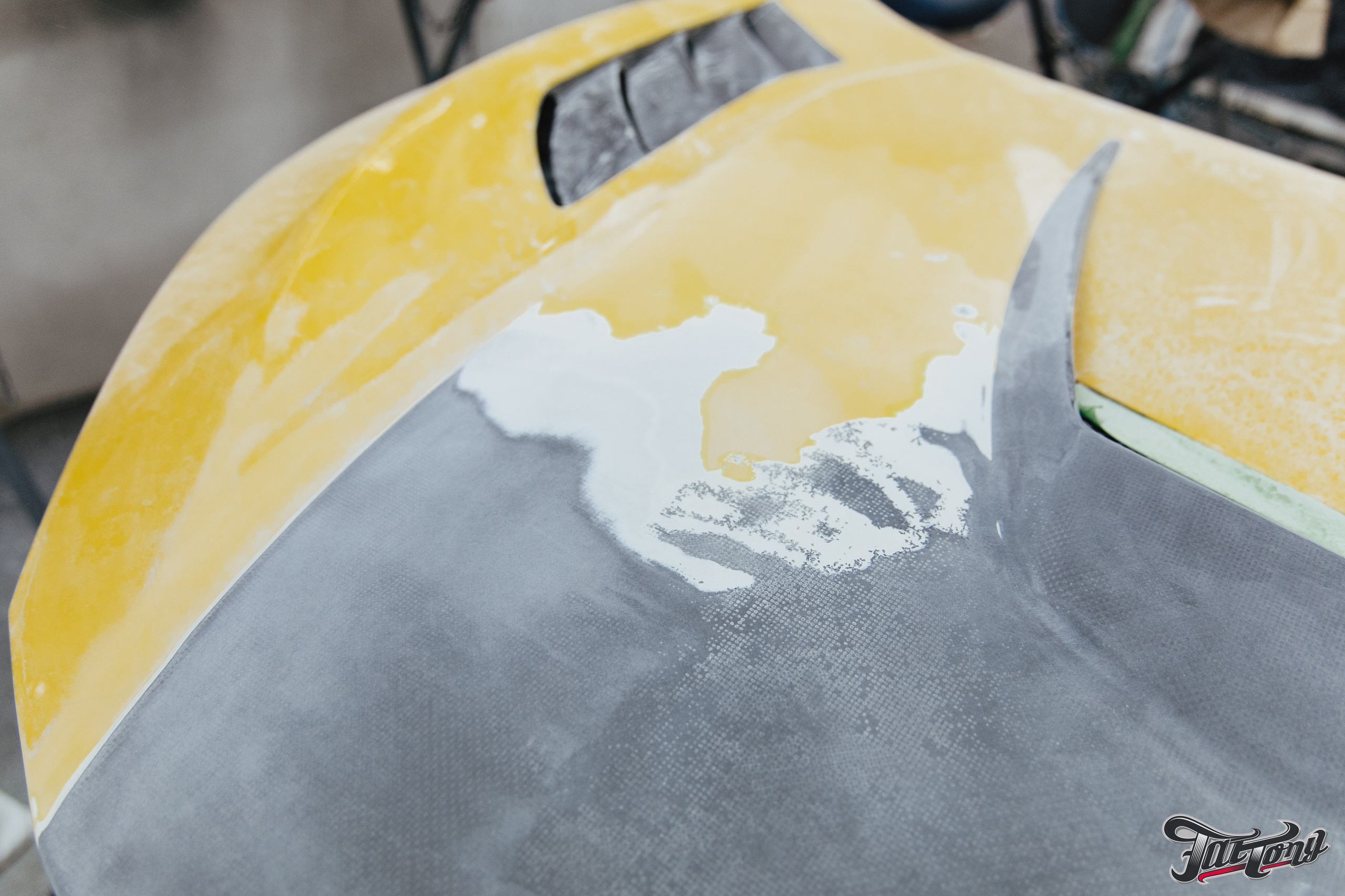 Honda Сivic type R снятие краски c капота и лачка карбона. DeLorein