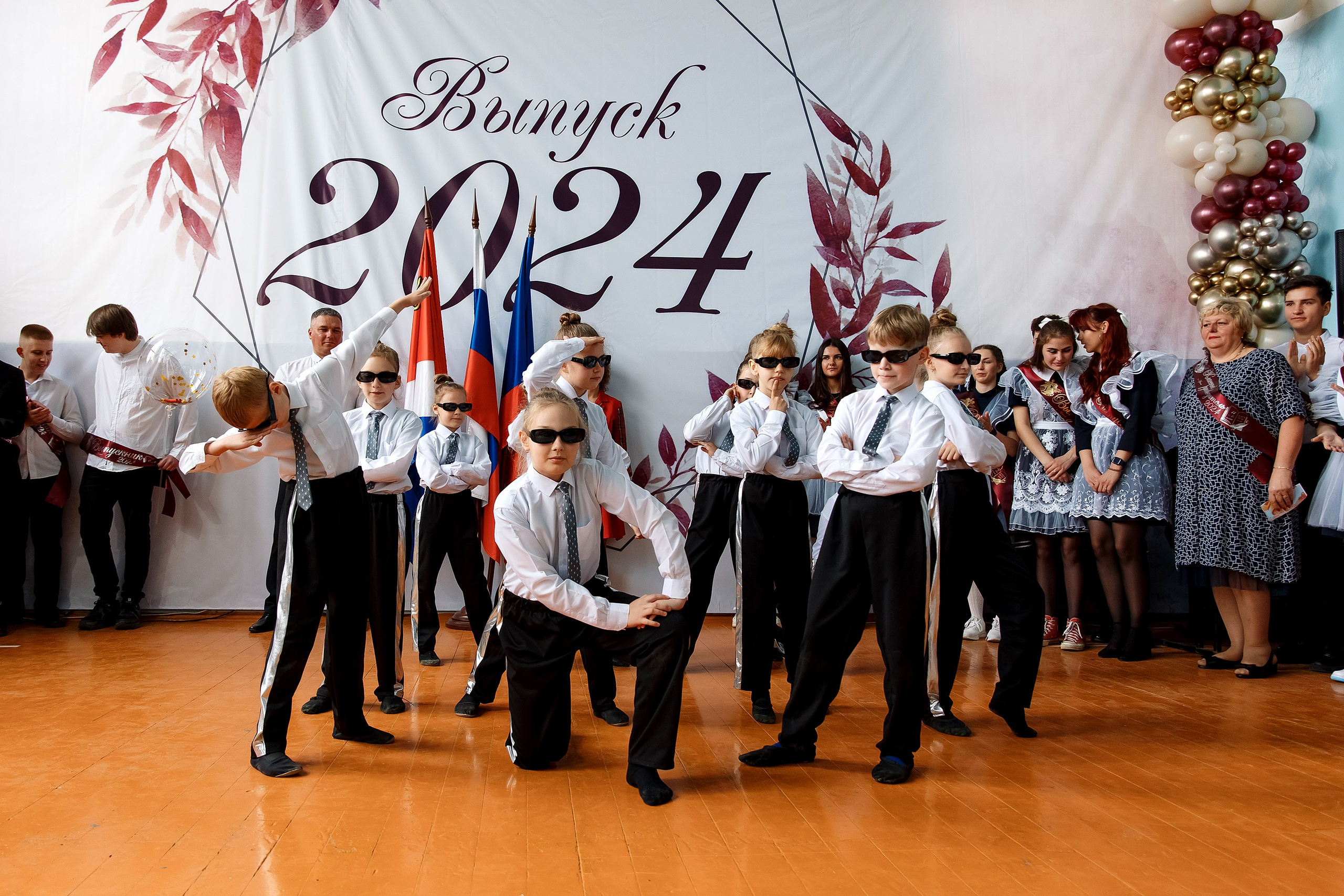 11 класс Последний звонок. Фотограф Любовь Корниенко, Примоский край