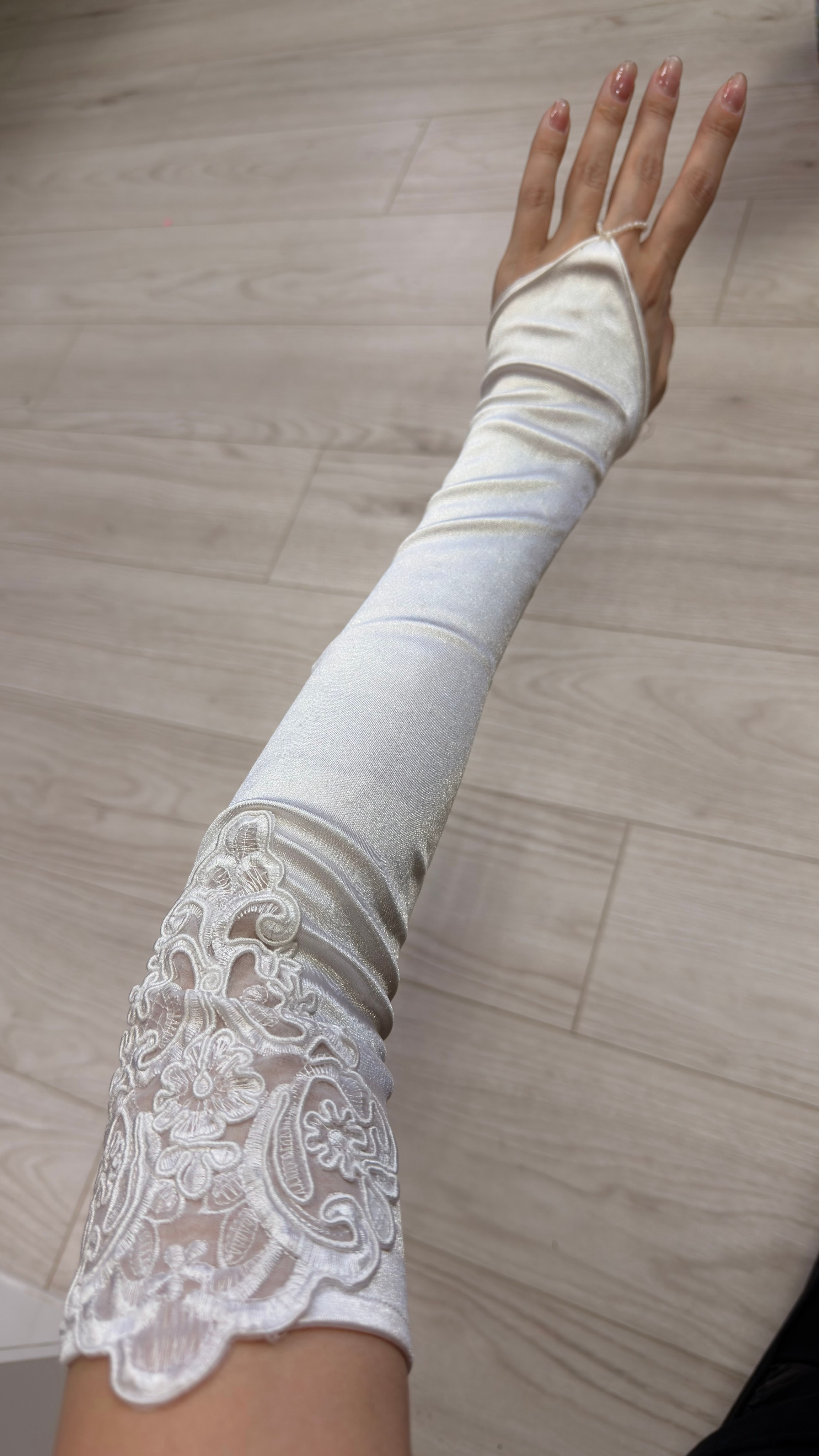 Перчатки в аренду. Аренда костюмов, платьев и реквизита для фотосессий на Камчатке