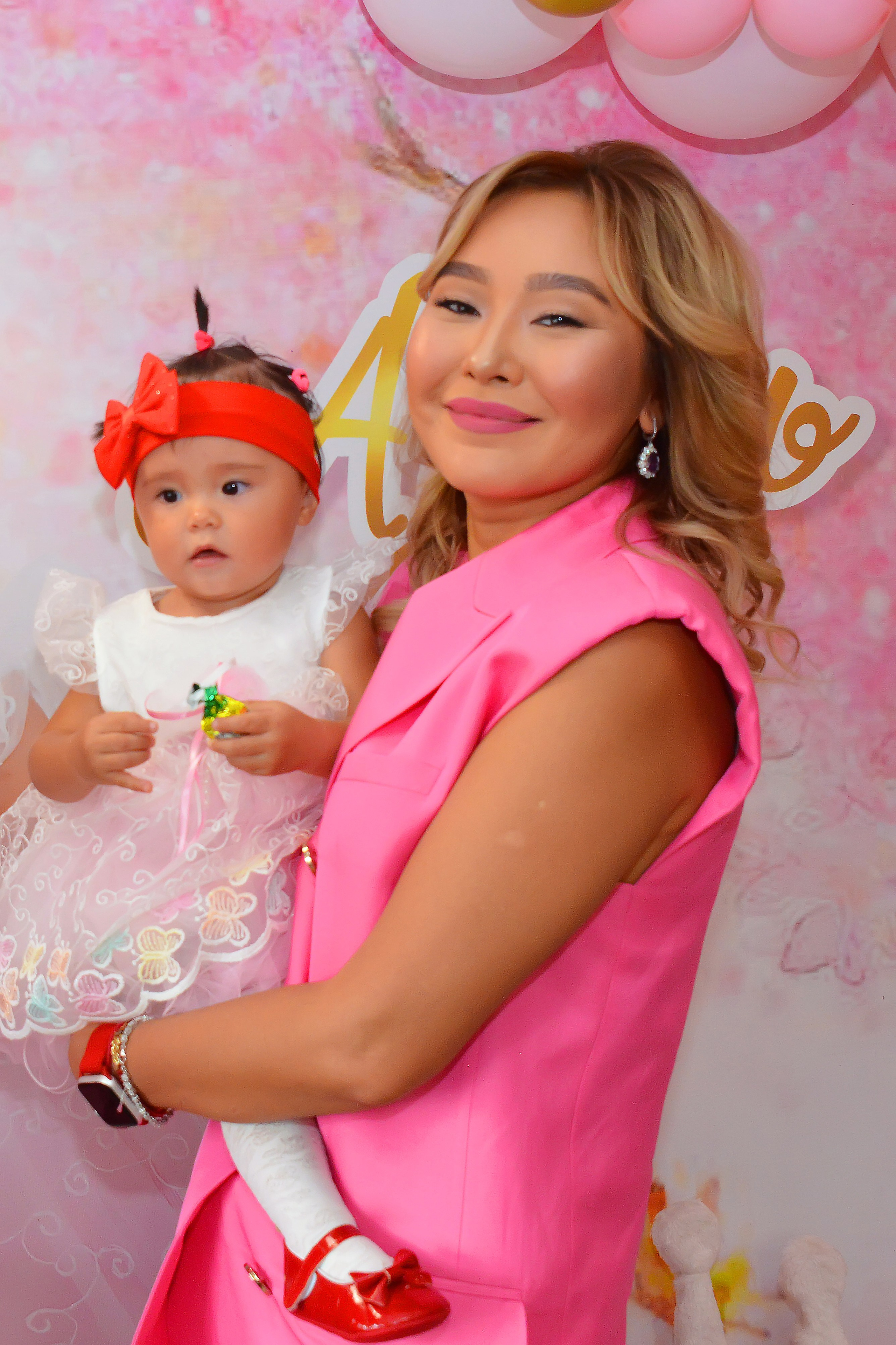 Дети-5 (Адель-1годик). Фотосъёмка. Фотограф Сергей Авдеев-семейный и детский фотограф в Алматы