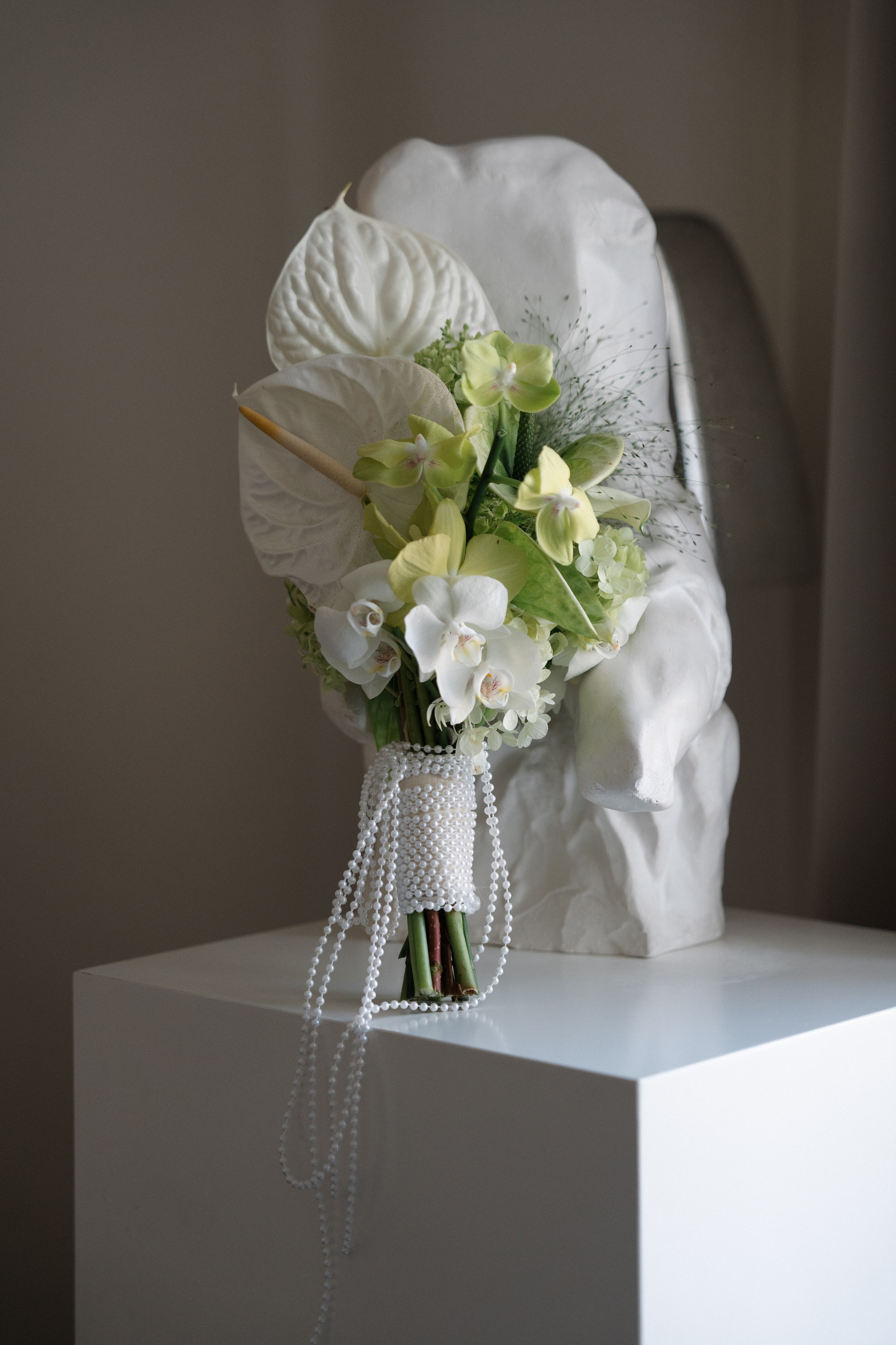 Виктория & Роман. Камерная городская свадьба в видовом ресторане в стиле современная классика. Свадебный фотограф организатор в Санкт-Петербурге Ассоль Опарина