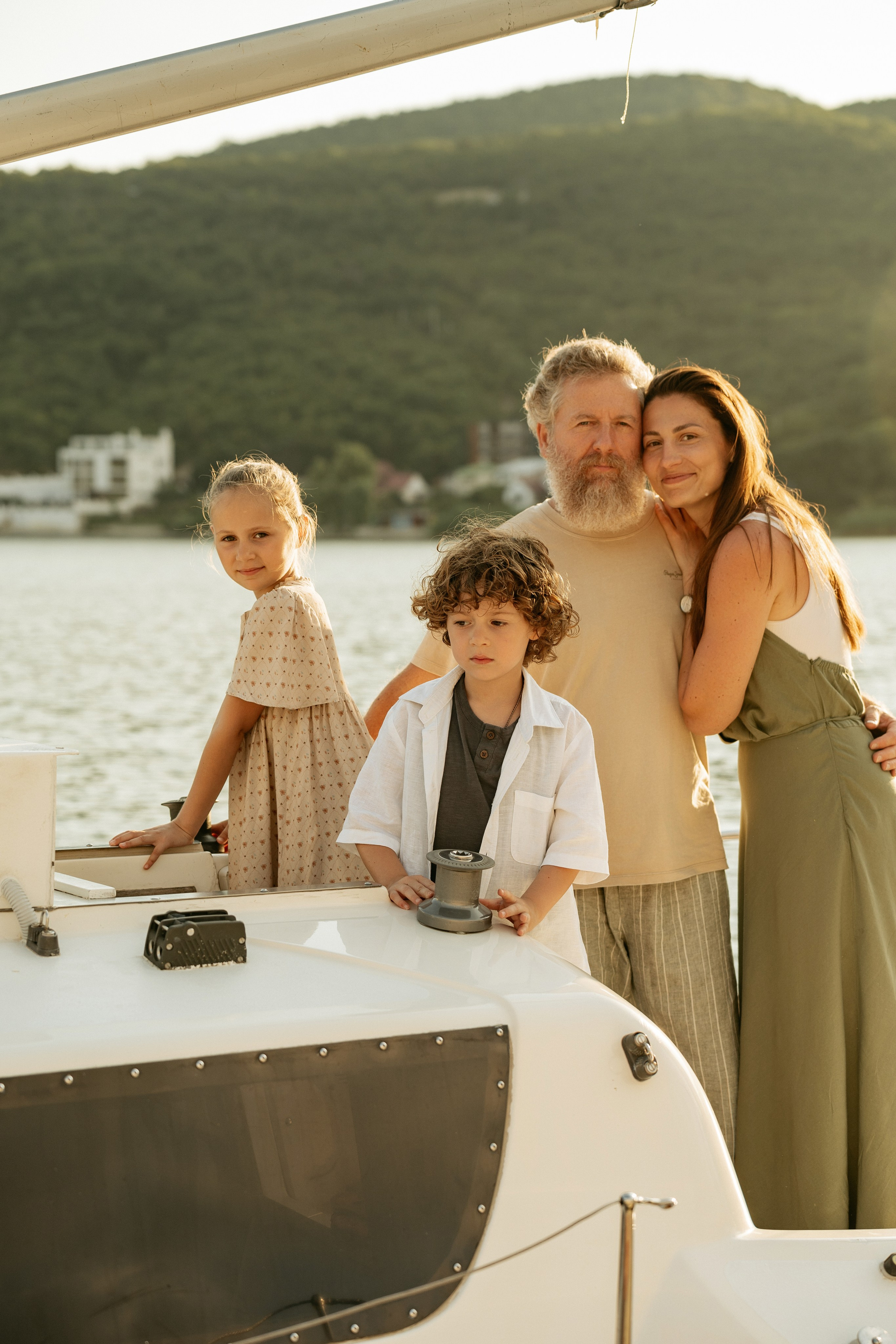 Семейное путешествие по озеру в Абрау-Дюрсо: яхтинг с детьми