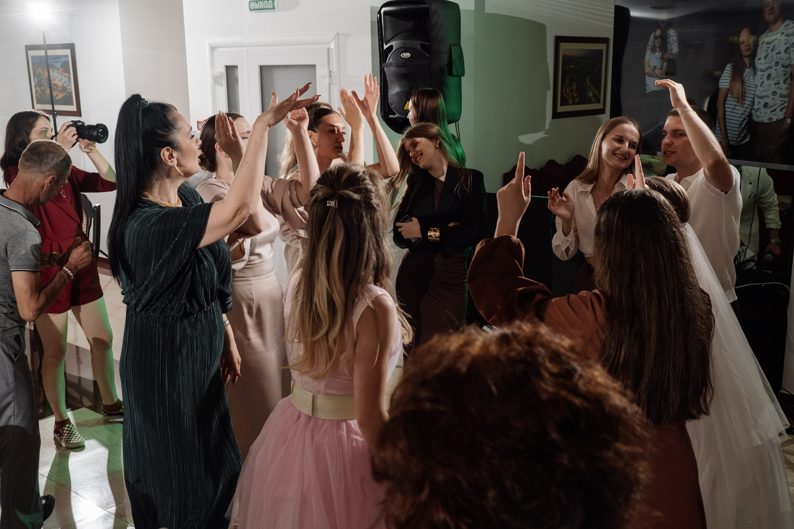 Свадебный ретопртаж. Профессиональная фотосъемка в Крыму. Натуральные эмоции и живые кадры. Забронируйте дату прямо сейчас!