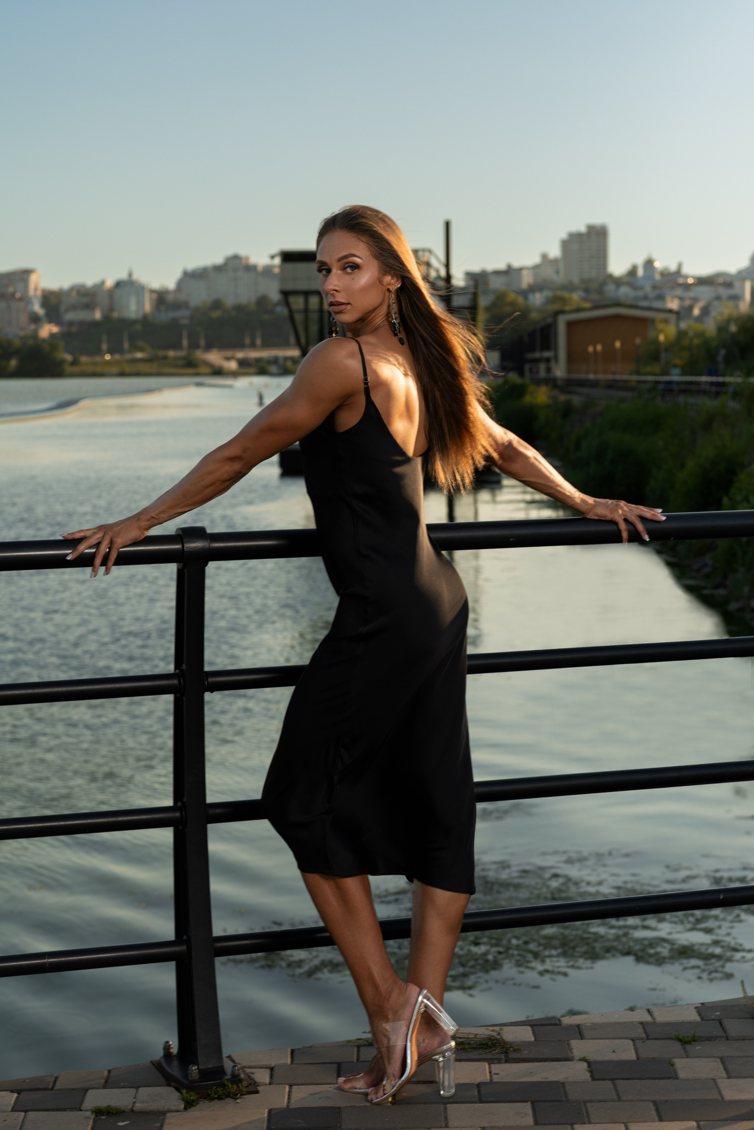 Съемка с Марией на улице в вечернее время для «себя» и контента. Дмитрий Шульгин, портретный фотограф в Воронеже