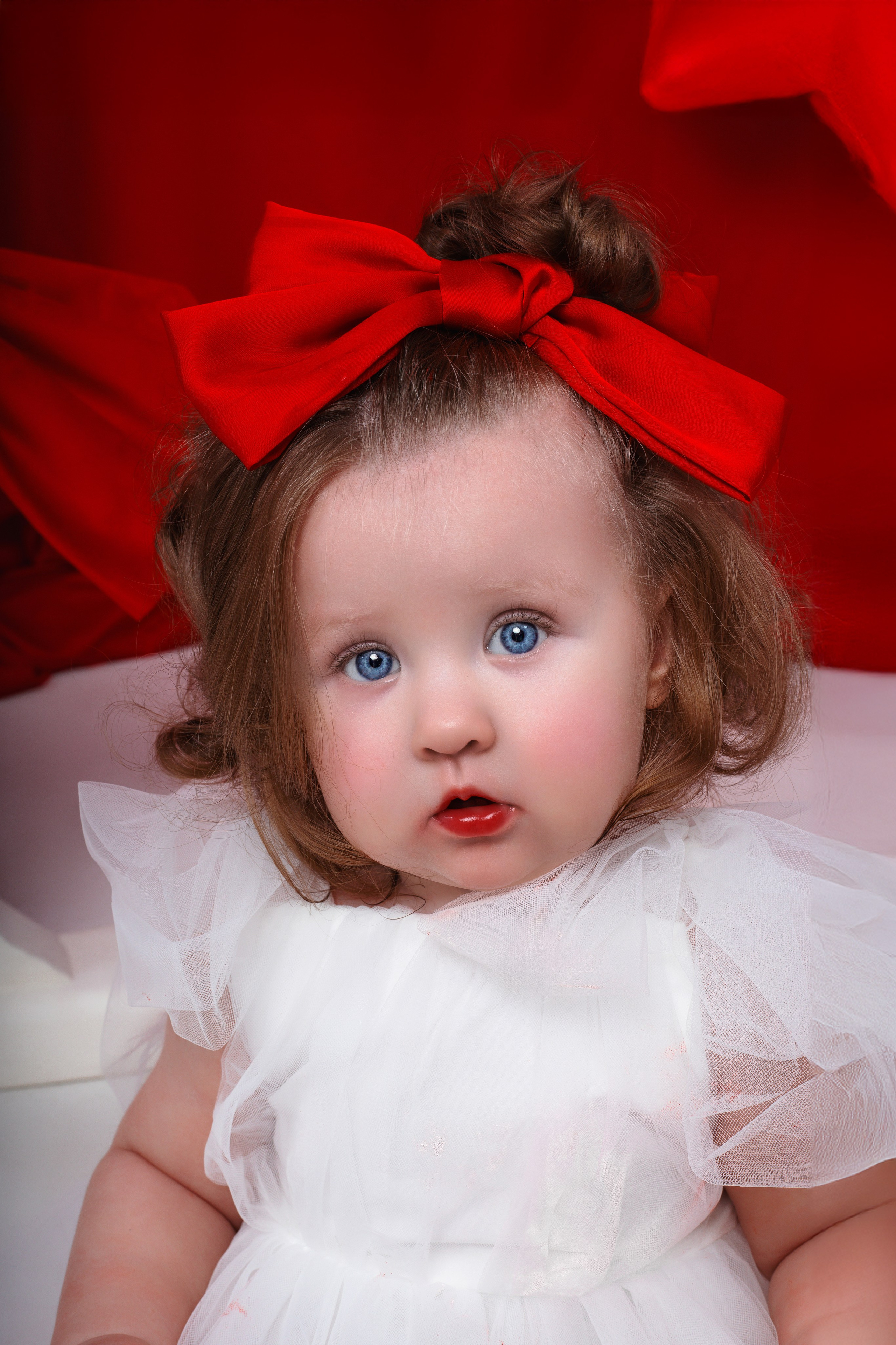 Профессиональная фотосессия на годик девочке в фотостудии в Сочи. Детский студийный фотограф Сочи