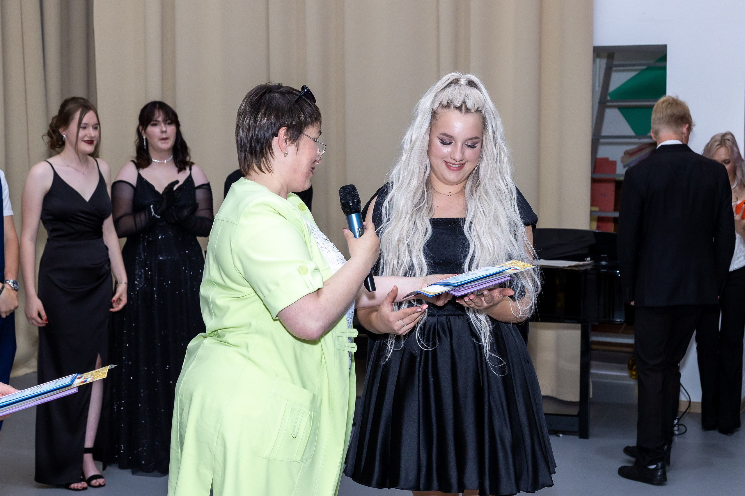 Вручение аттестата 2025. Выпускные альбомы Майкоп, Краснодар Елена Золотарева