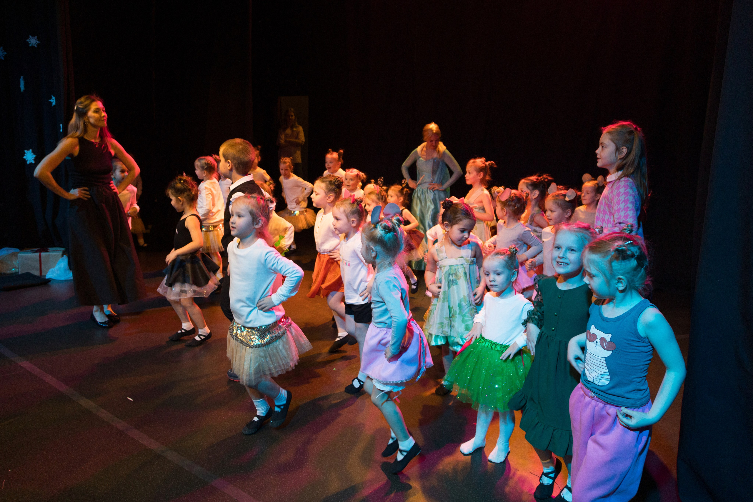 Отчетный танцевальный концерт детей 2-7 лет. Детский и контент фотограф Надя Волкова Санкт-Петербург