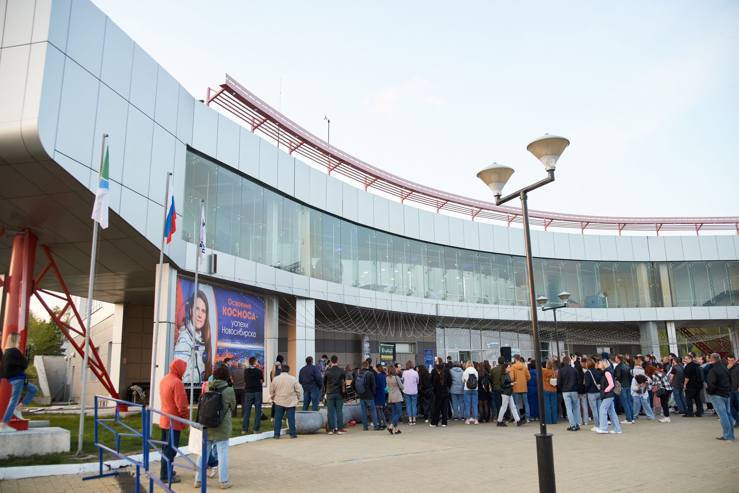 Репортаж: Музыкальная школа Виртуозы в Ночь музеев у планетария. Репортажный и женский фотограф в Новосибирске