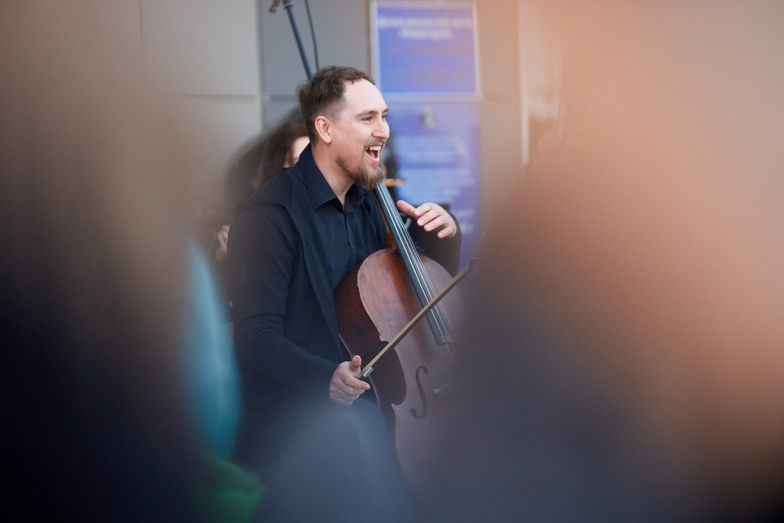 Репортаж: Музыкальная школа Виртуозы в Ночь музеев у планетария. Репортажный и женский фотограф в Новосибирске