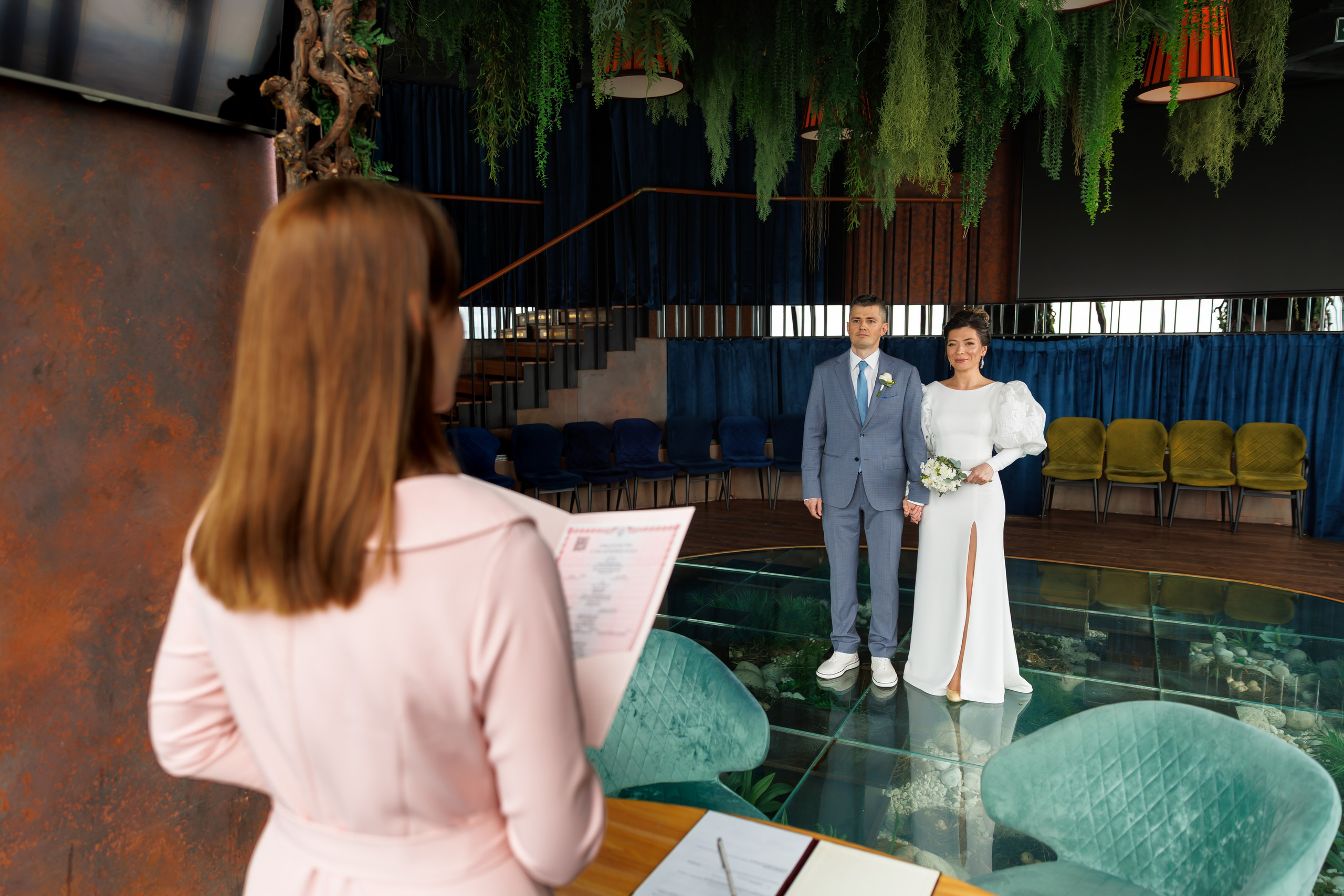 Свадебная фотосессия в библиотеке читальне им Пушкина. Свадебный фотограф Москва и МО Сергей Киржаев