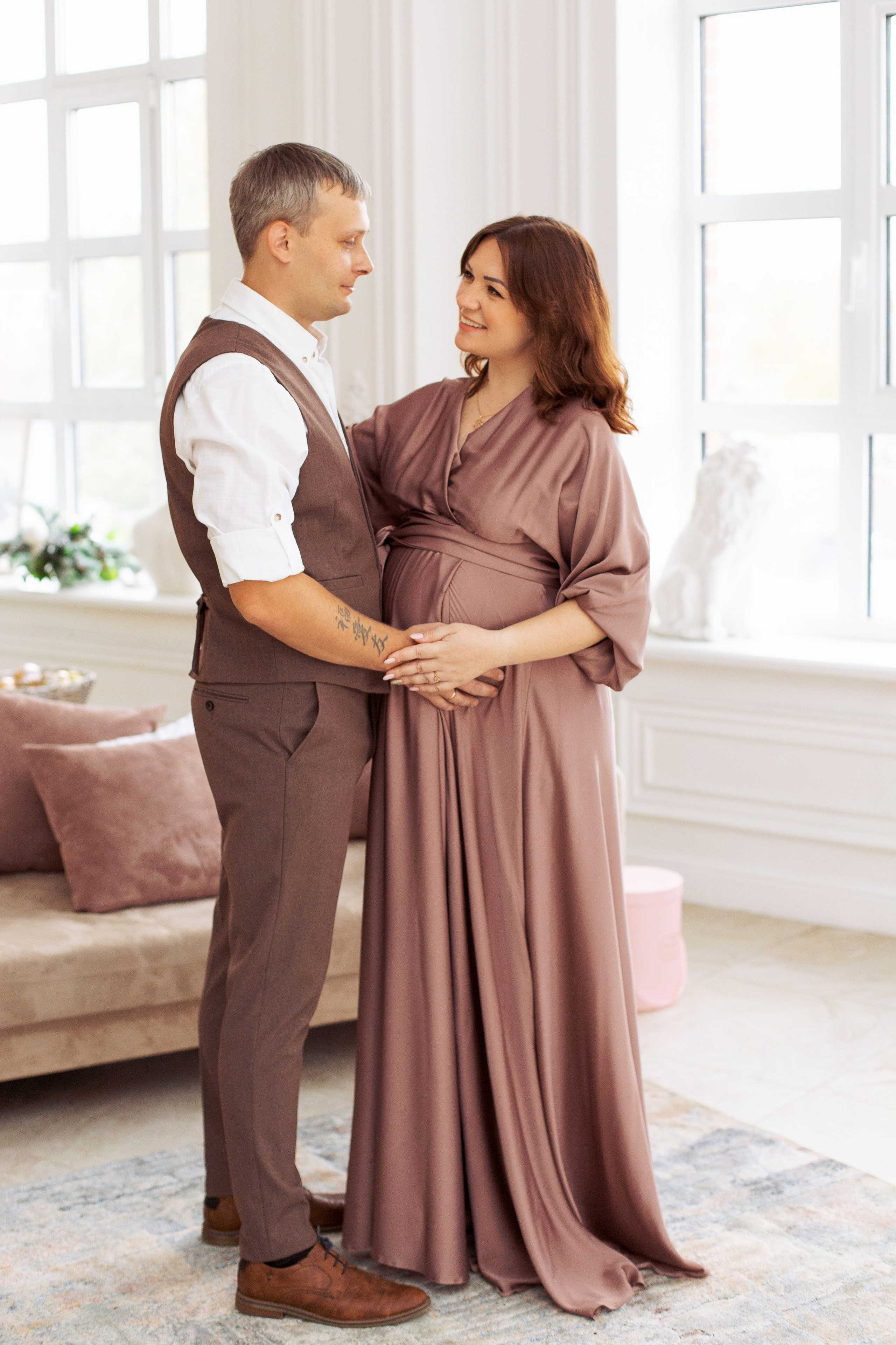 Семейная Новогодняя фотосессия в студии в городе Ростове-на-Дону для Александра, Анастасии и Ольги