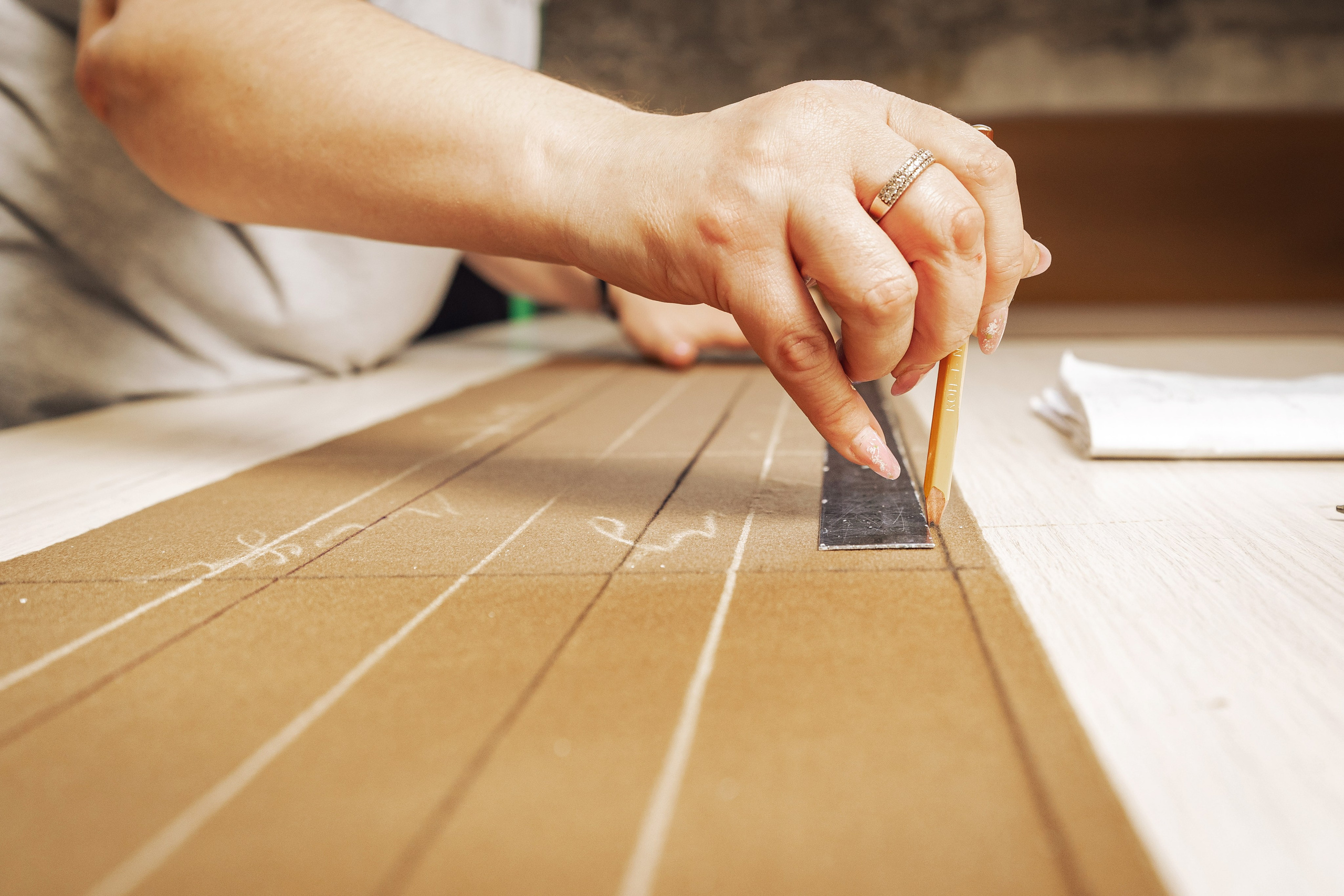 Точная раскройка материала для обтяжки