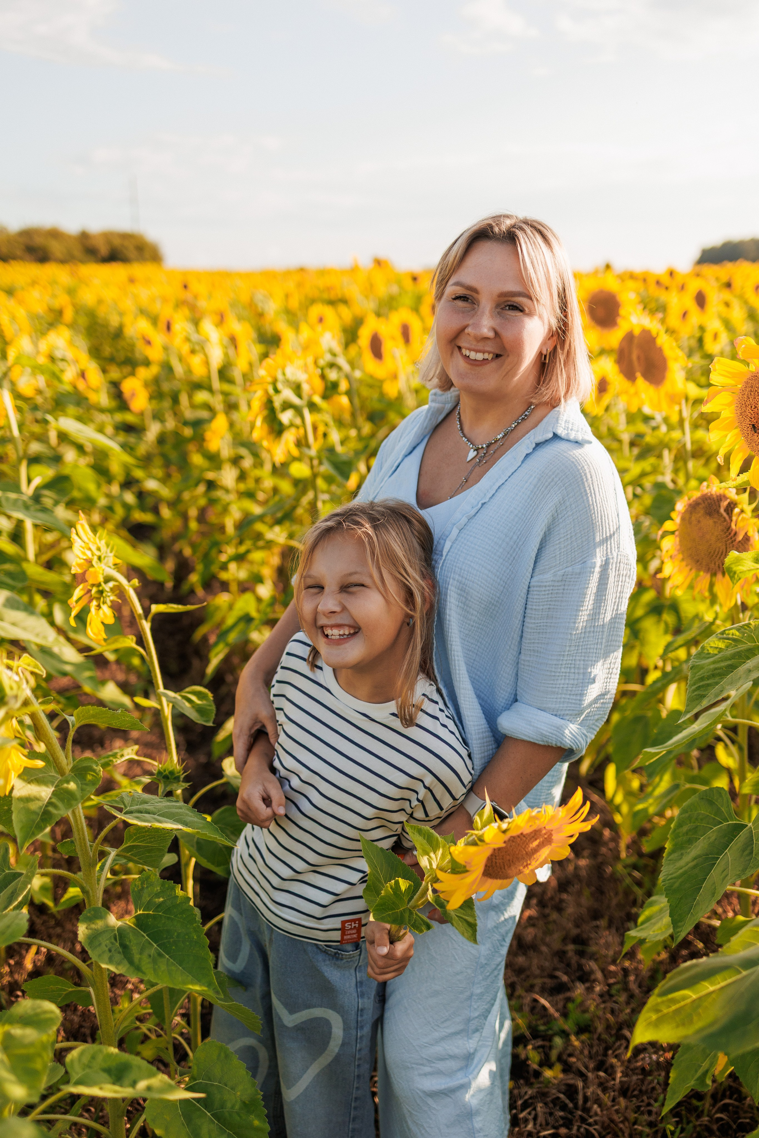 В поле подсолнухов. Семейный фотограф г. Тюмень