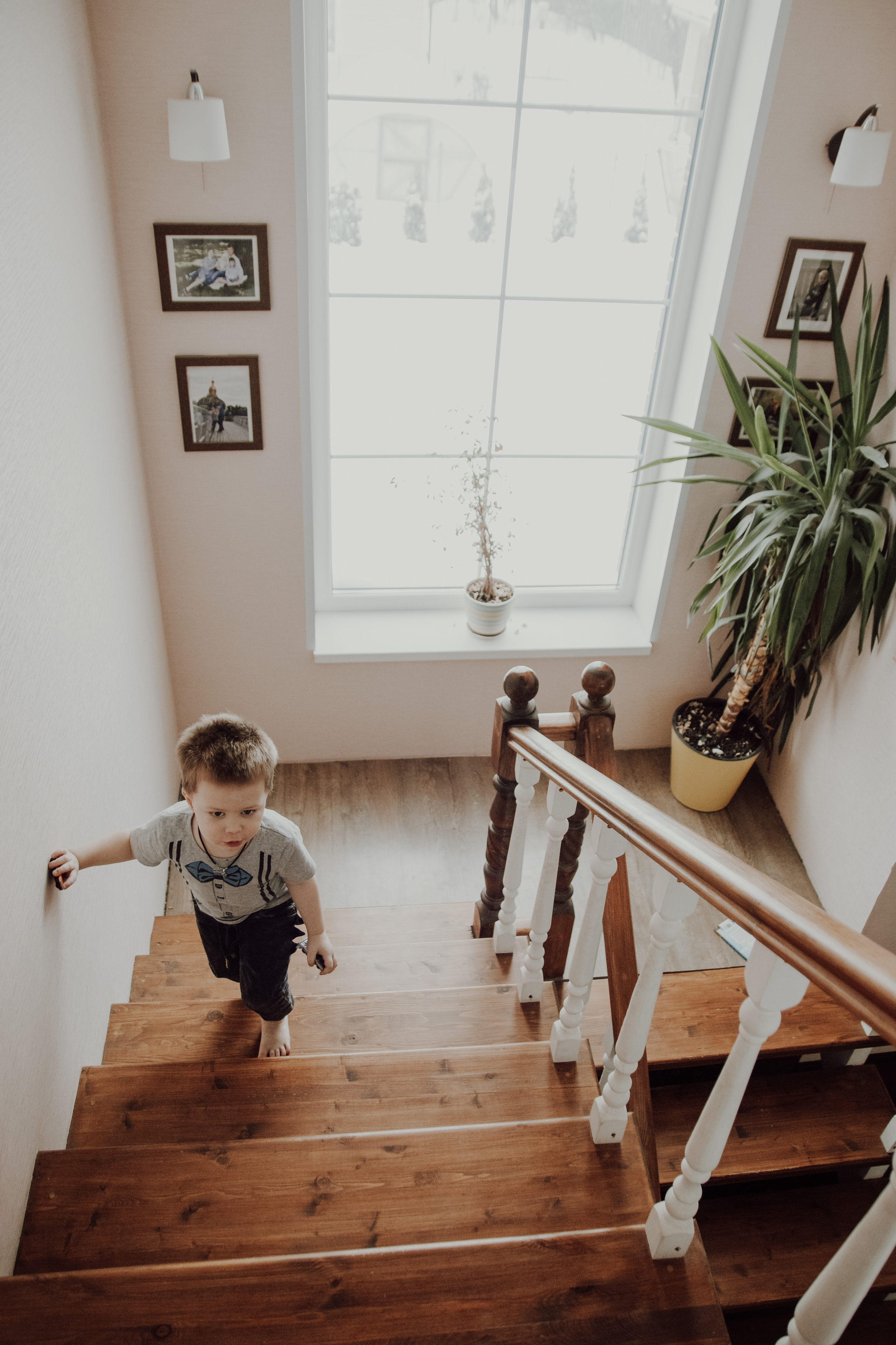 В доме с лестницей. Семейный фотограф в Москве