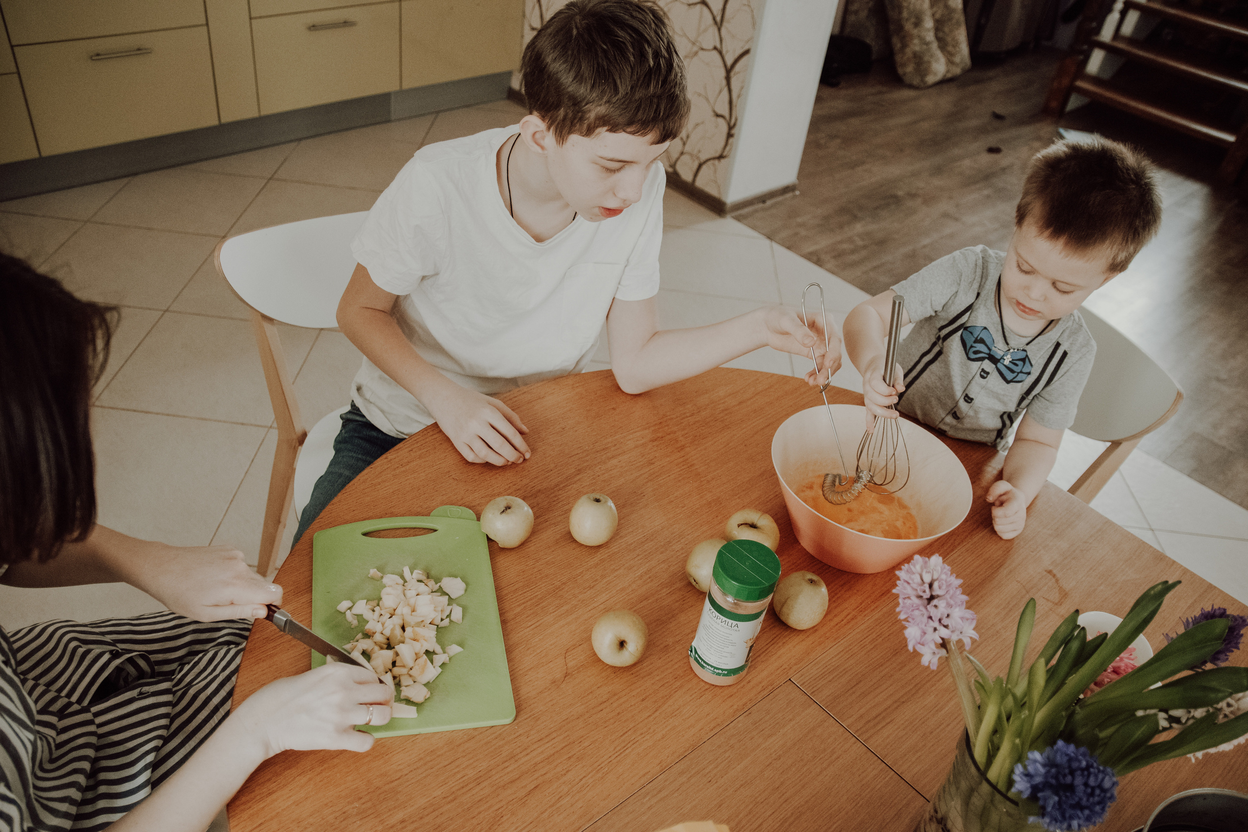 В доме с лестницей. Семейный фотограф в Москве