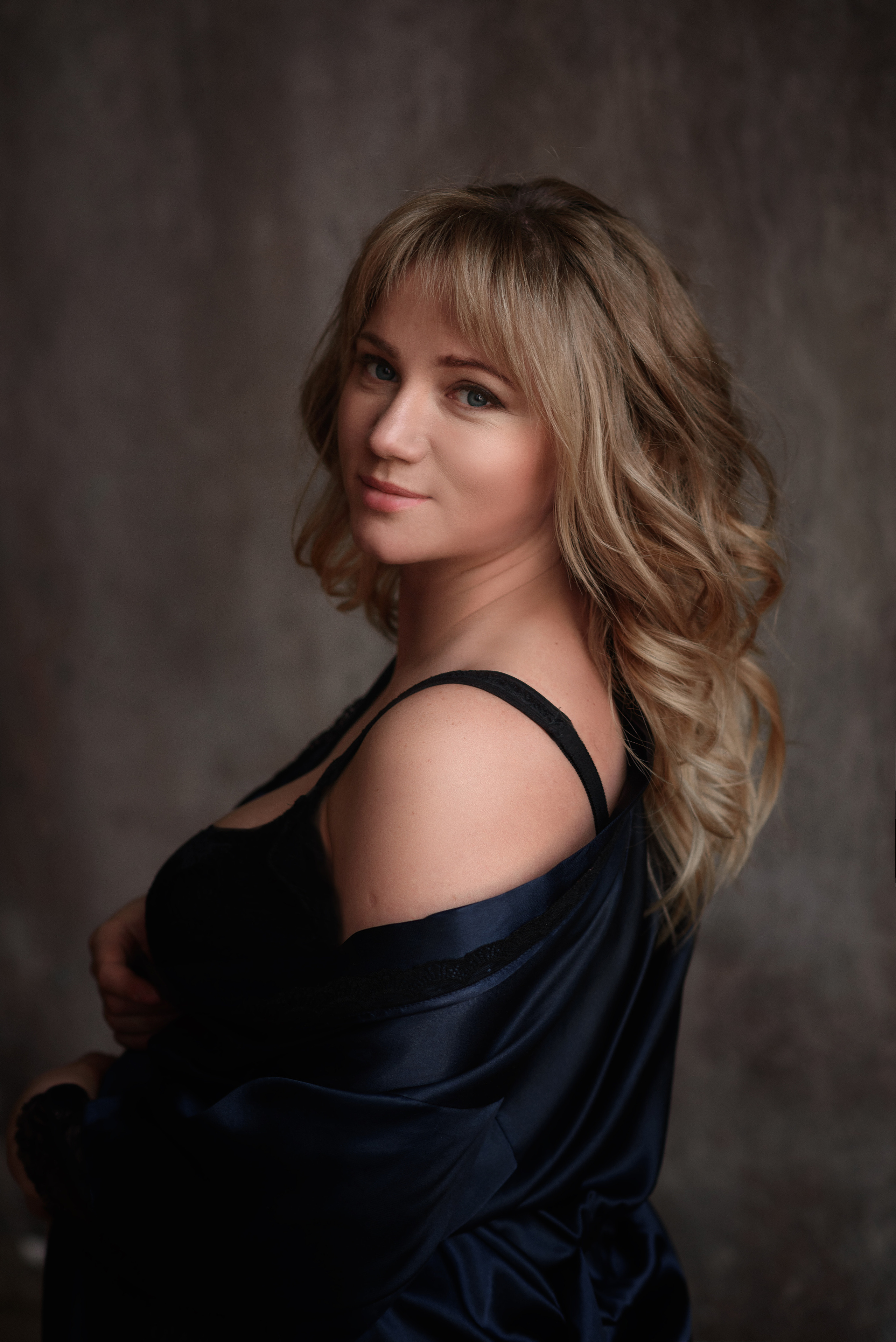 Фотосессия беременности в темной студии. Фотограф в Москве и Люберцах, Валя Шикулина