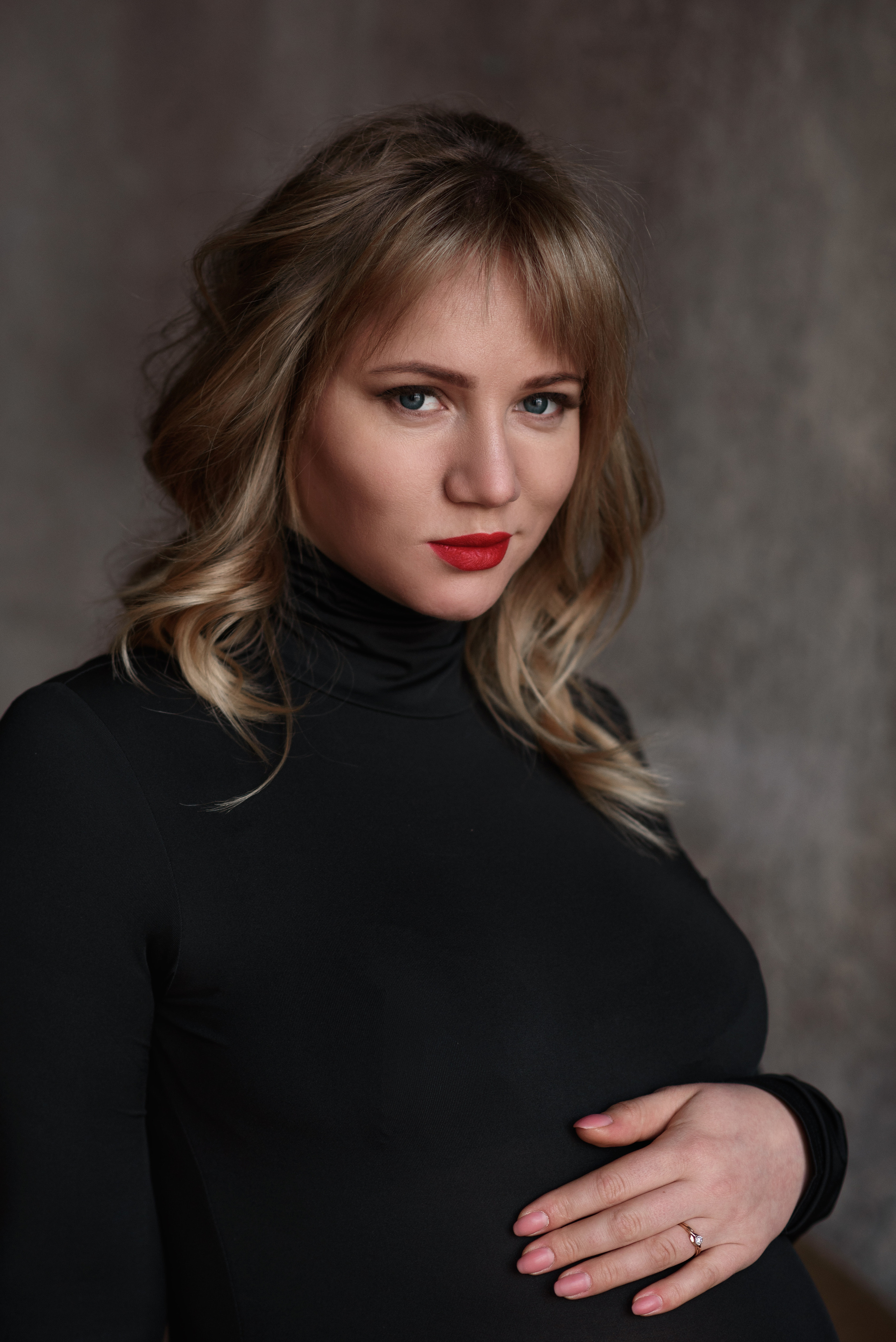 Фотосессия беременности в темной студии. Фотограф в Москве и Люберцах, Валя Шикулина