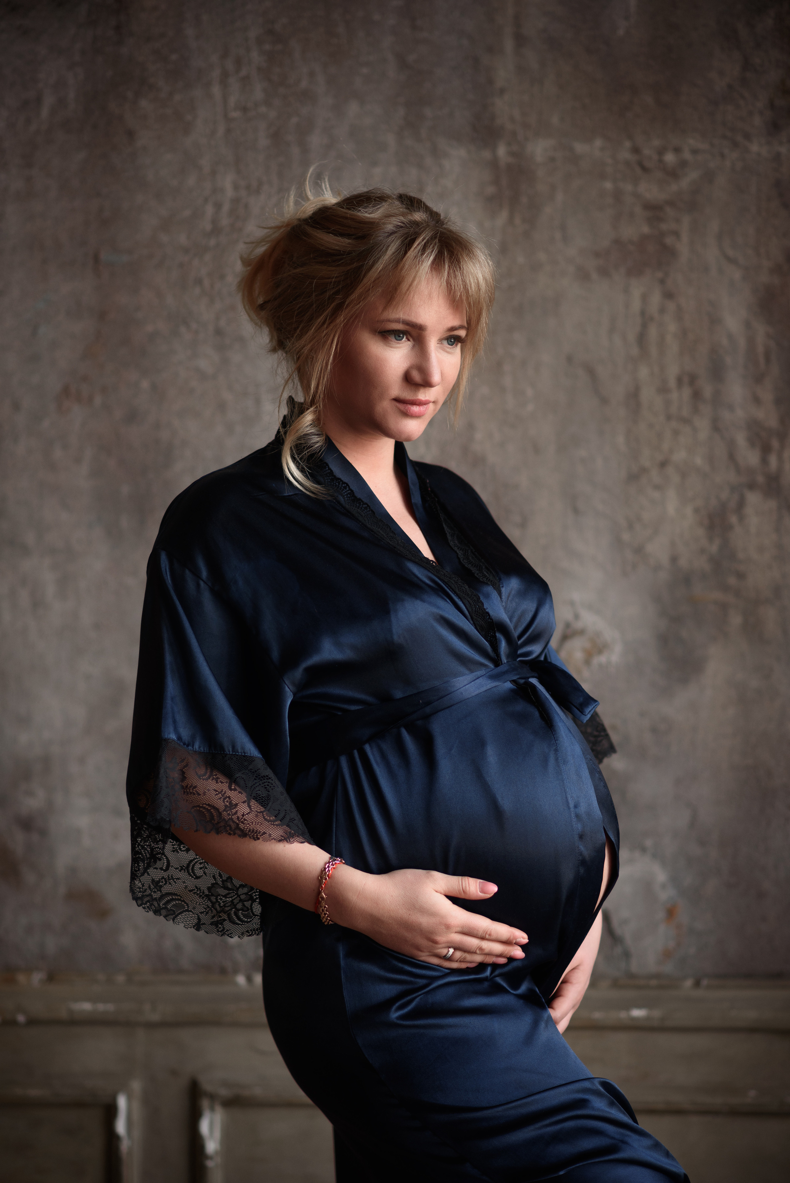 Фотосессия беременности в темной студии. Фотограф в Москве и Люберцах, Валя Шикулина