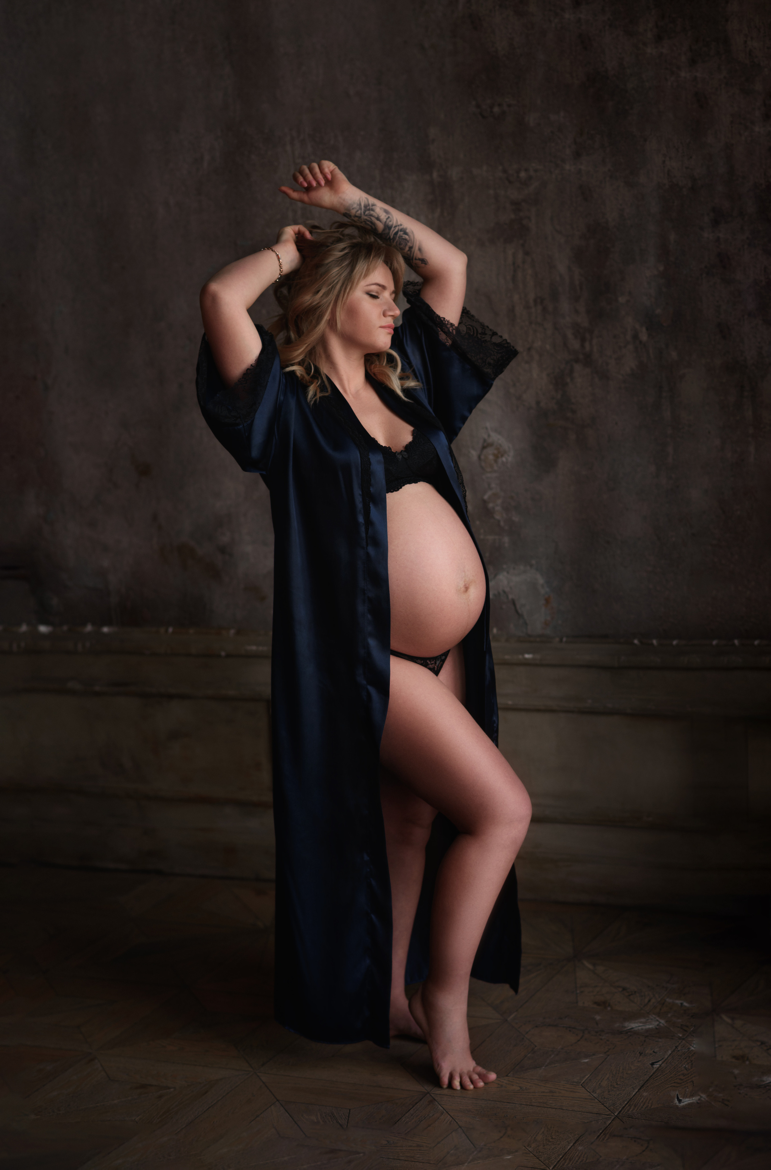 Фотосессия беременности в темной студии. Фотограф в Москве и Люберцах, Валя Шикулина