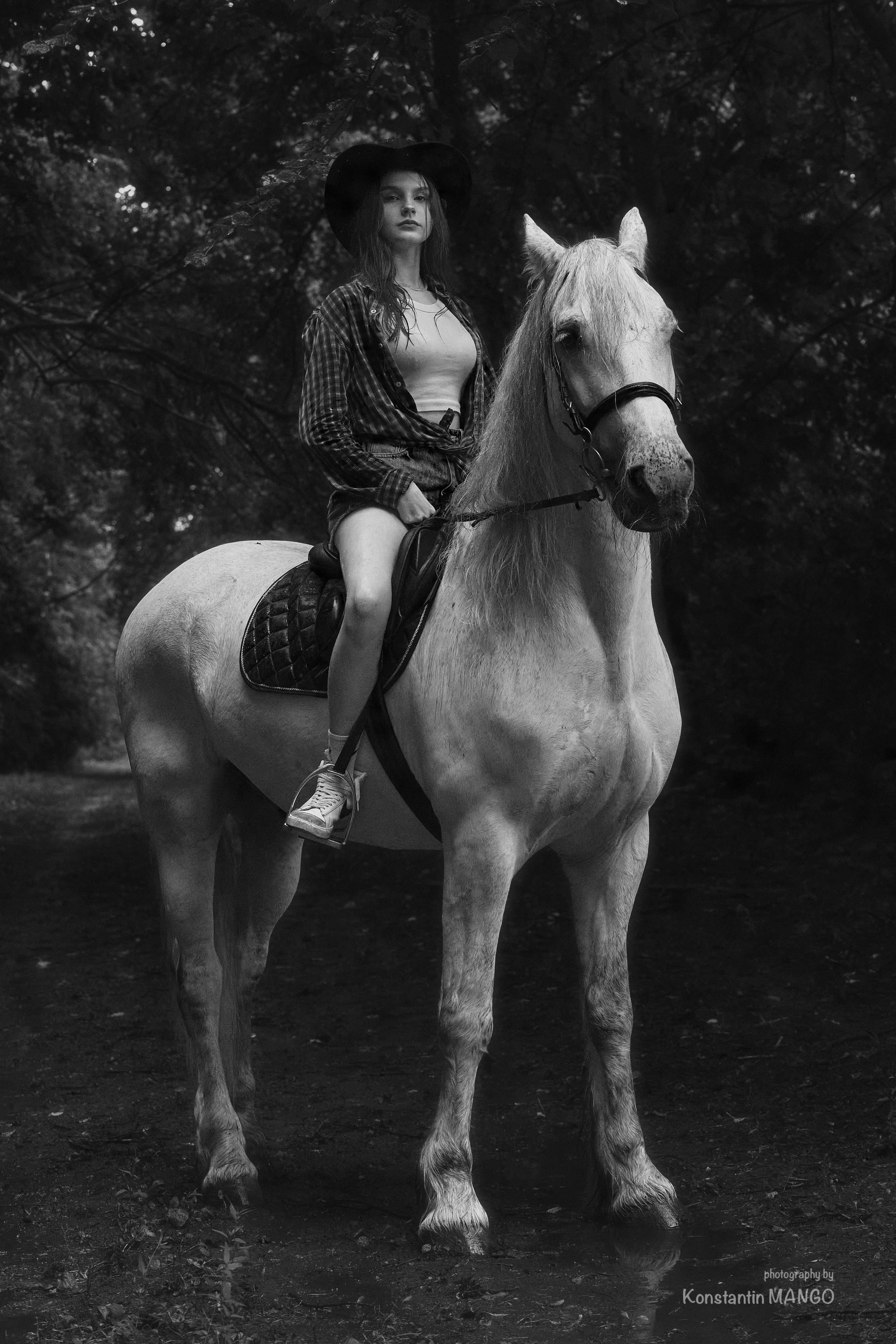 Фотопрогулка для Виктории и Полины на лошадях. Фотограф в Рязани. Свадьба, семейное фото, портрет. Константин Манго
