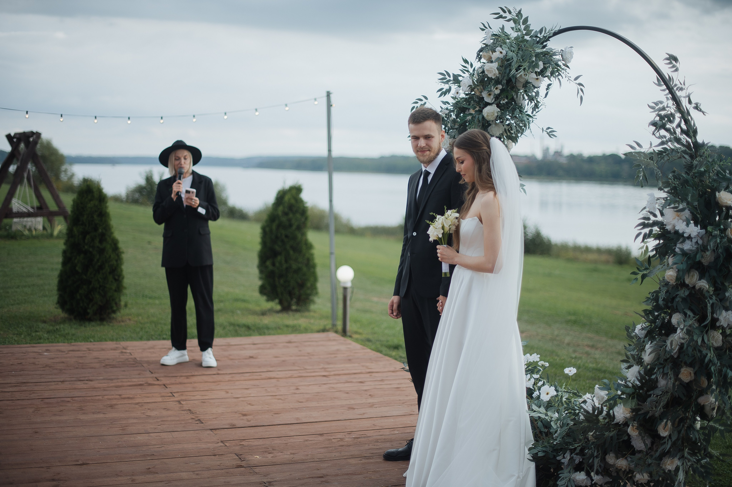 Свадьба на берегу Волги. Свадебный фотограф в Ярославле Денис Медоваров