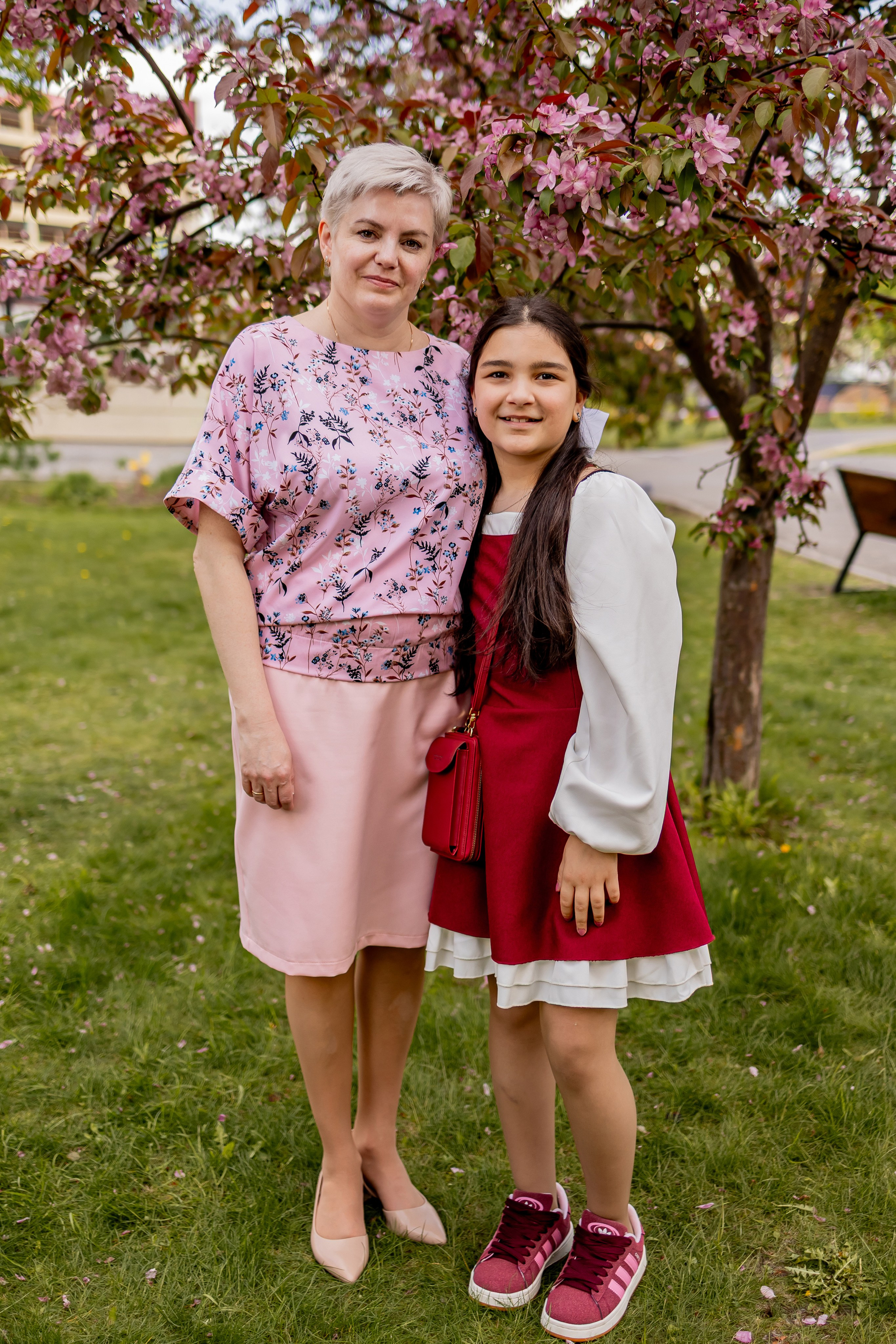 Выпускной в начальной школе на улице. Фотограф и видеограф Москва. Свадебный фотограф, видеограф. Выпускные альбомы. Оживающие альбомы