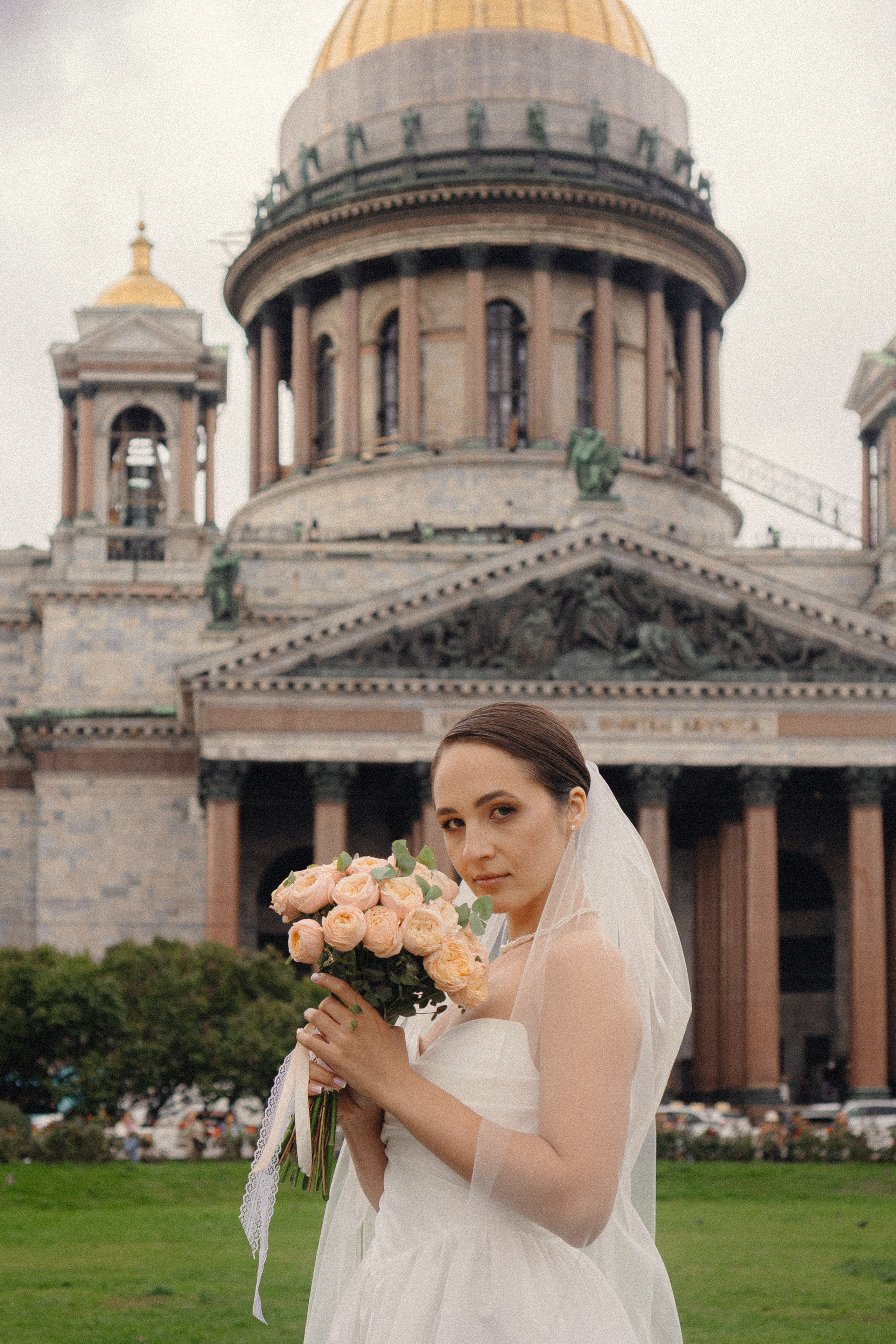 СВАДЕБНАЯ ПРОГУЛКА В САНТК-ПЕТЕРБУРГЕ (ИСАКИЕВСКИЙ СОБОР, ЗИМНЯЯ КАНАВКА, ЭРМИТАЖ И БОЛЬШАЯ МОРСКАЯ УЛИЦА). Профессиональный фотограф, Санкт-Петербург — Виктория Богомолова