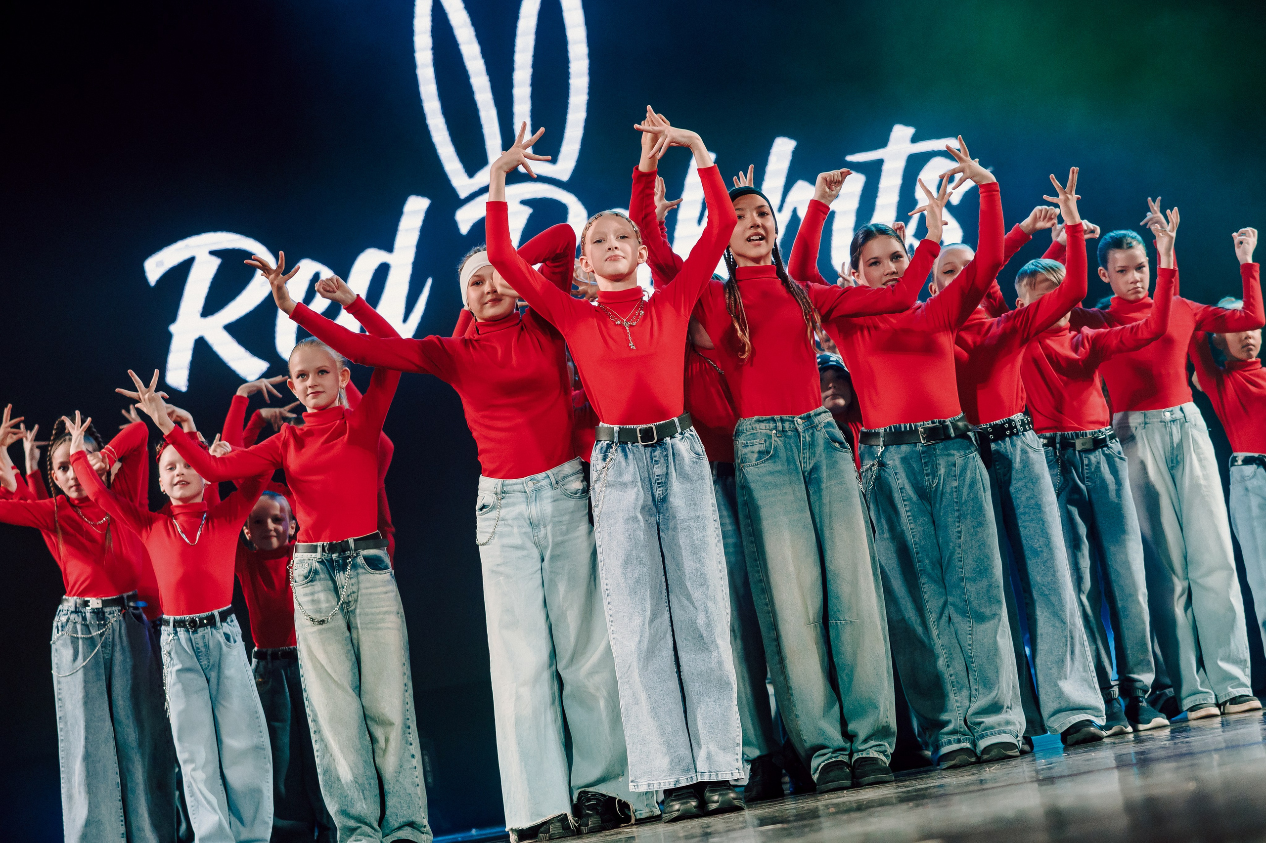 Отчётный концерт танцевальной школы «Red Rabbits» 2025. Лёшка Варзегов — фотограф